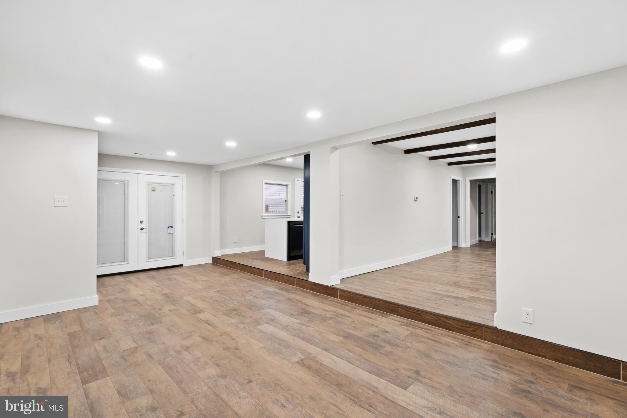 MAKEFIELD TERR - Residential