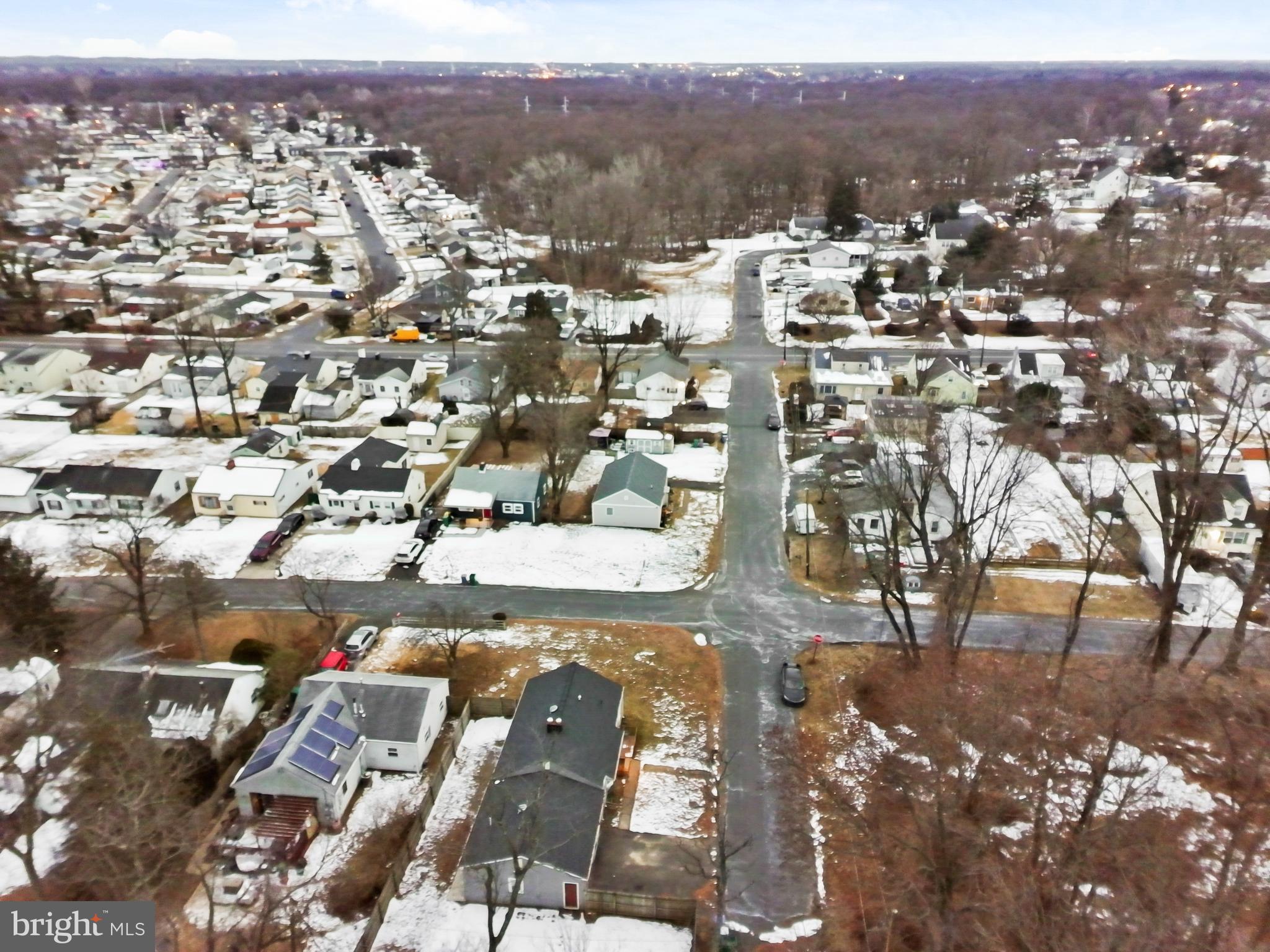 MAKEFIELD TERR - Residential