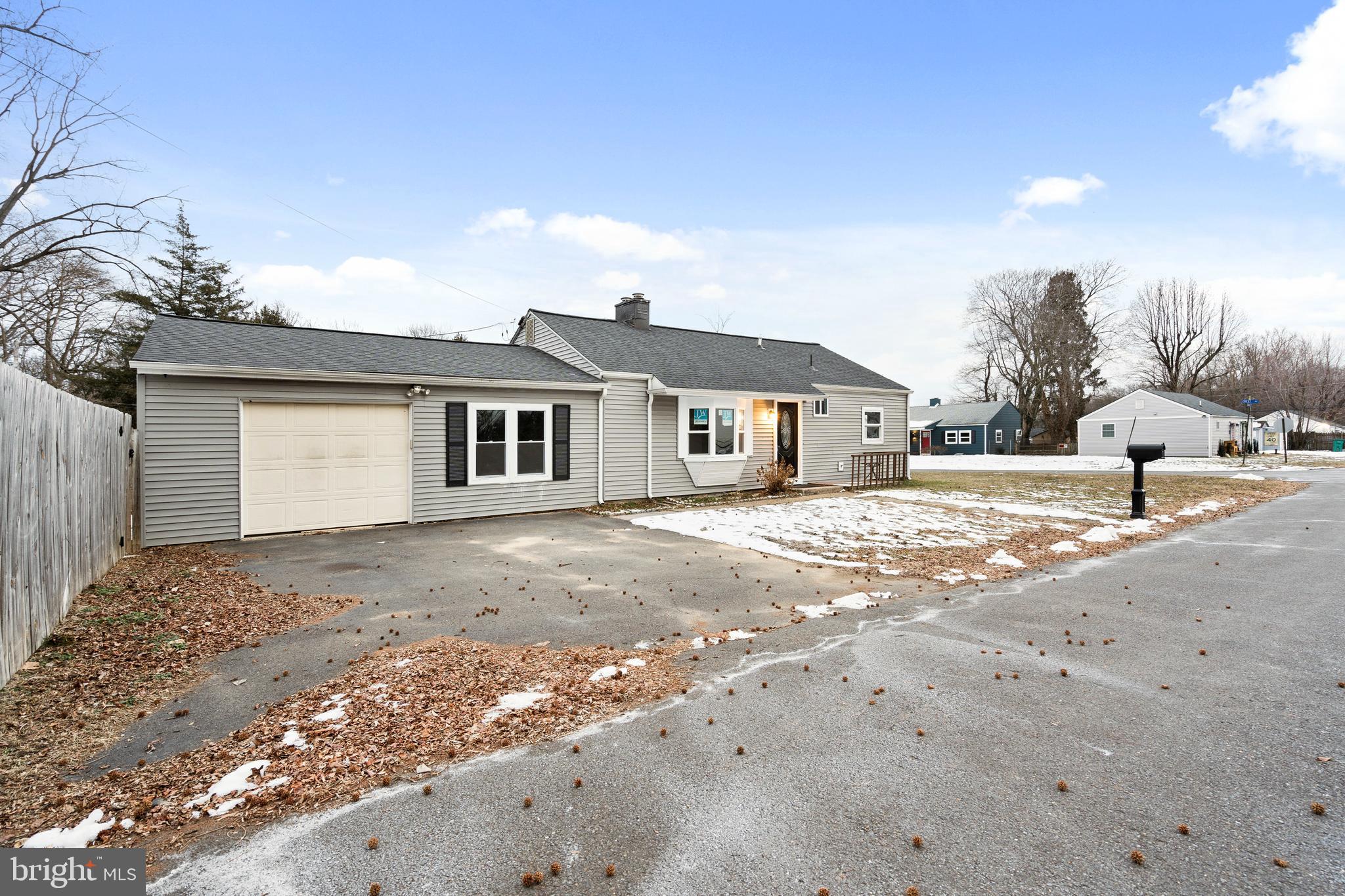 MAKEFIELD TERR - Residential