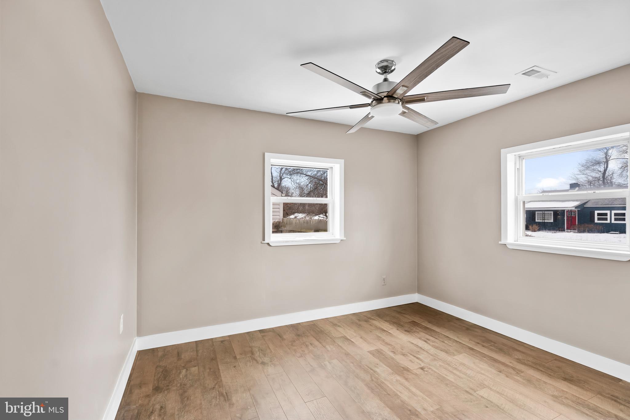 MAKEFIELD TERR - Residential