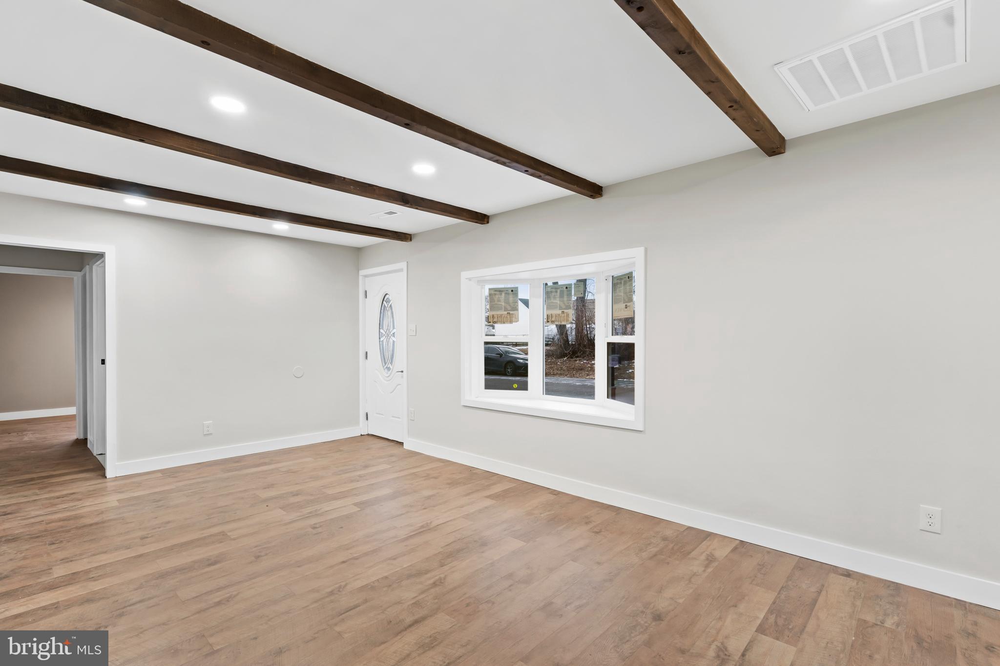 MAKEFIELD TERR - Residential