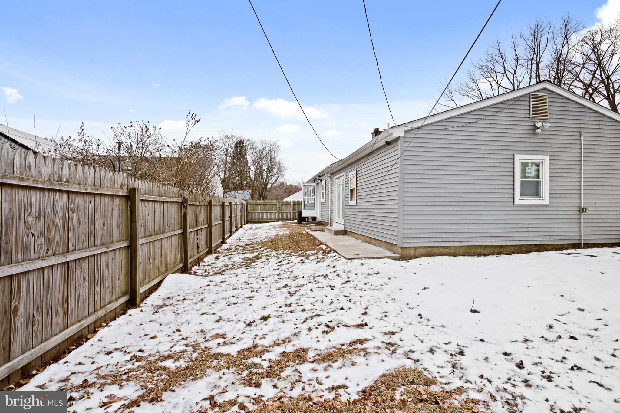 MAKEFIELD TERR - Residential