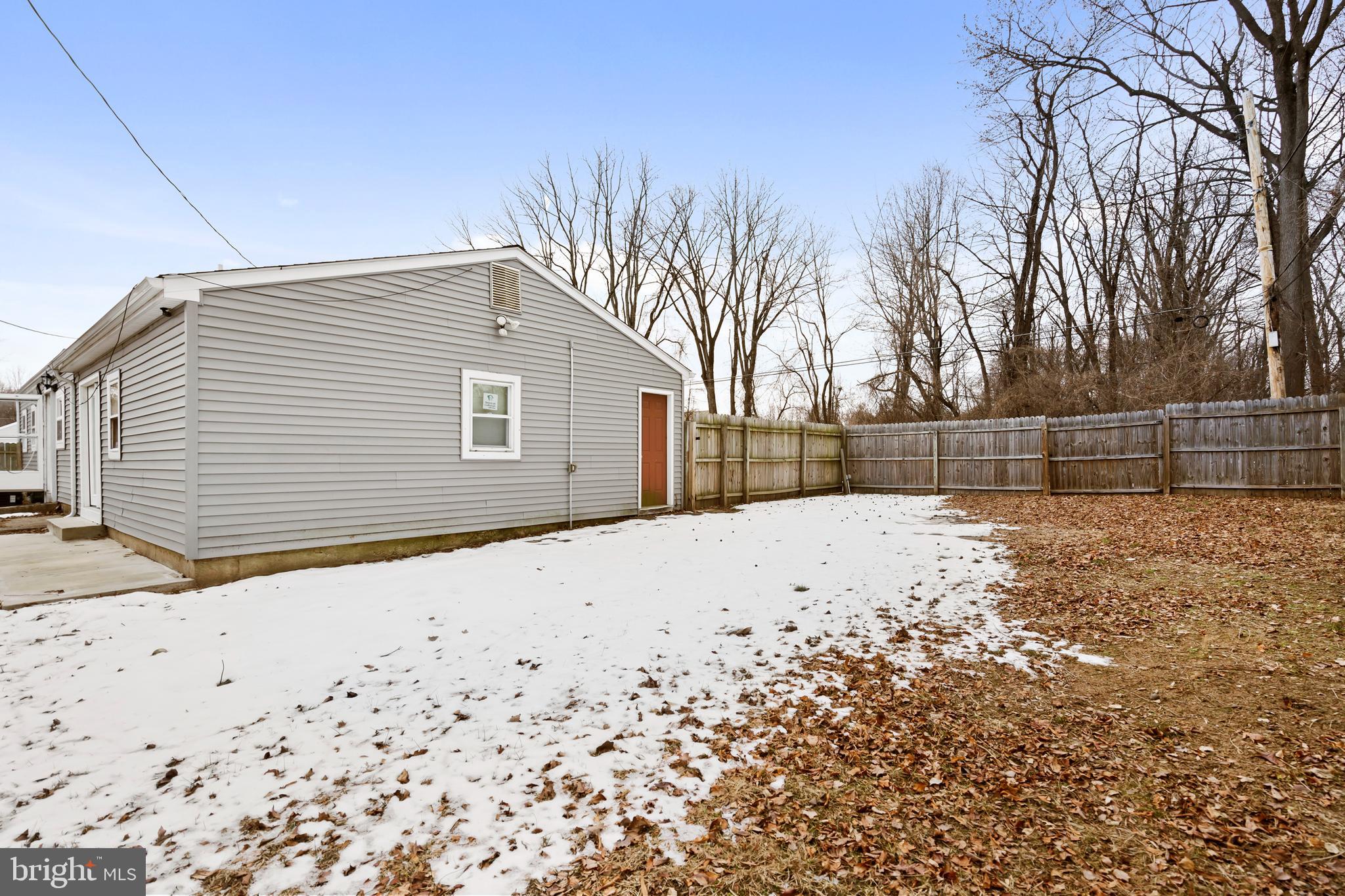 MAKEFIELD TERR - Residential