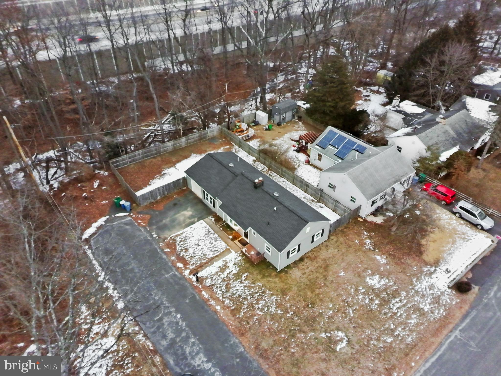 MAKEFIELD TERR - Residential