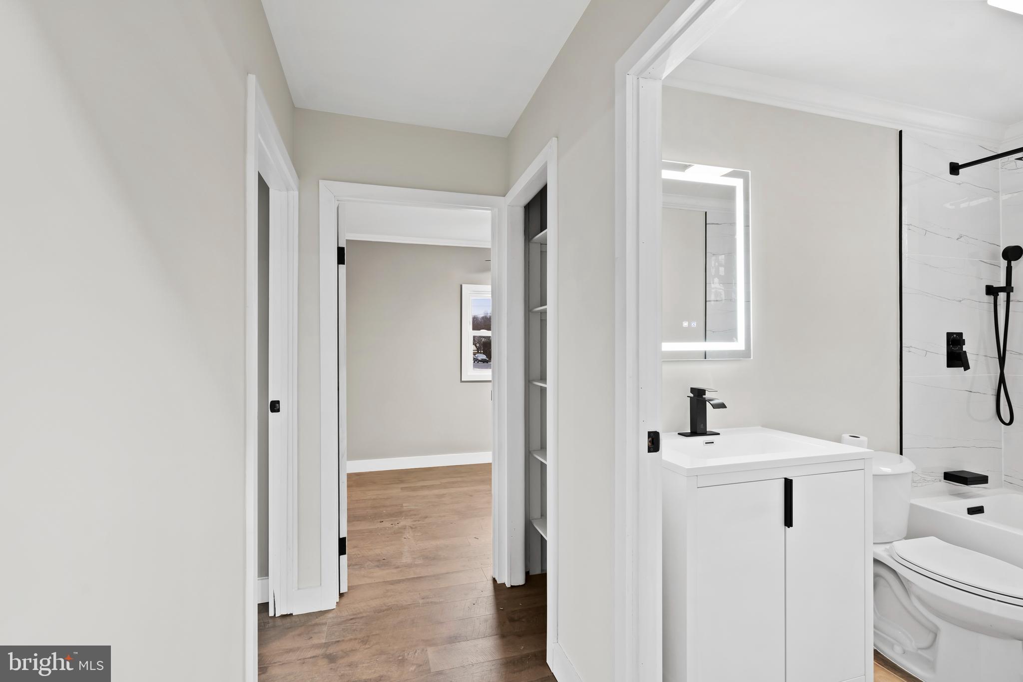 MAKEFIELD TERR - Residential