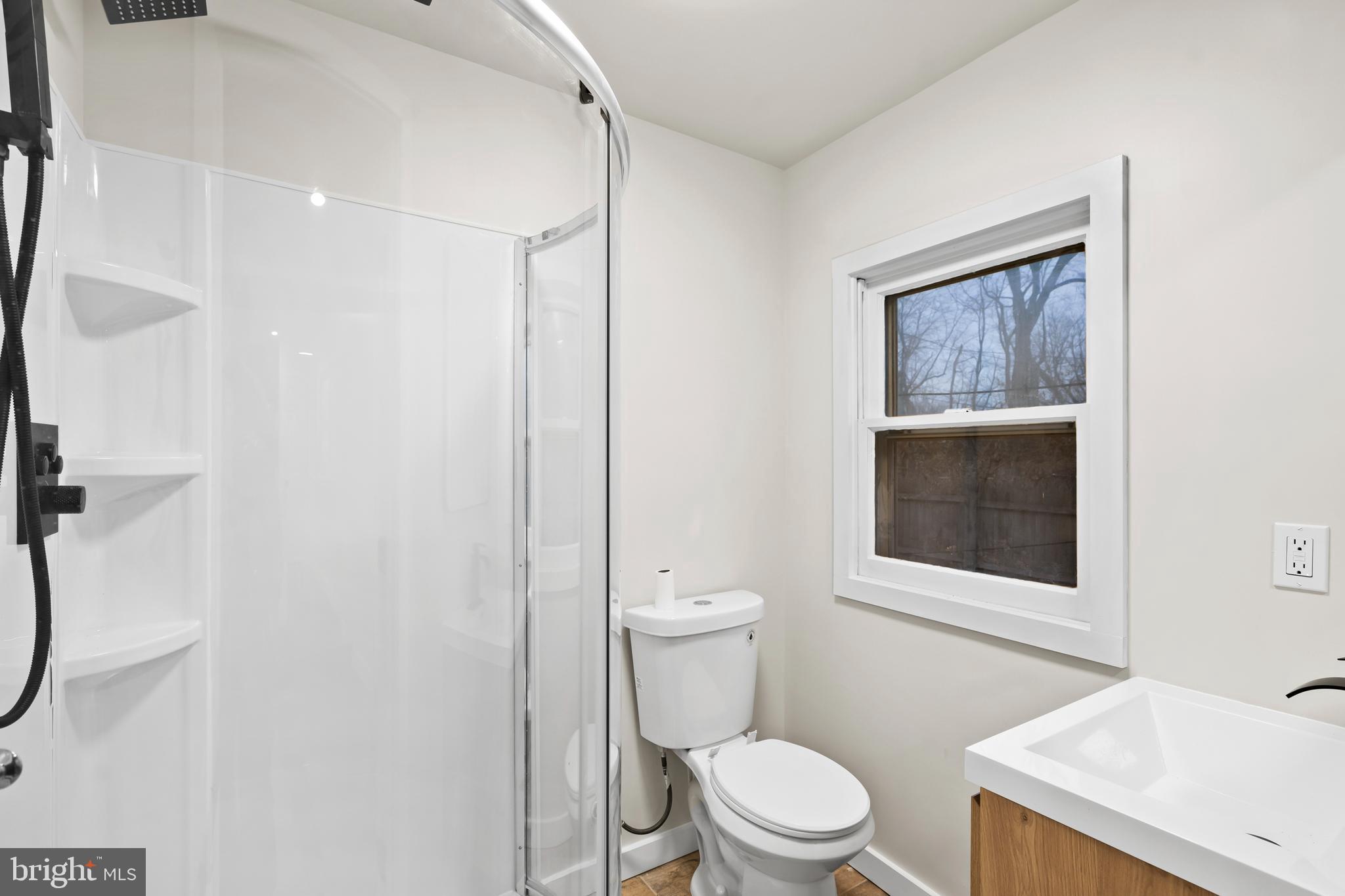 MAKEFIELD TERR - Residential