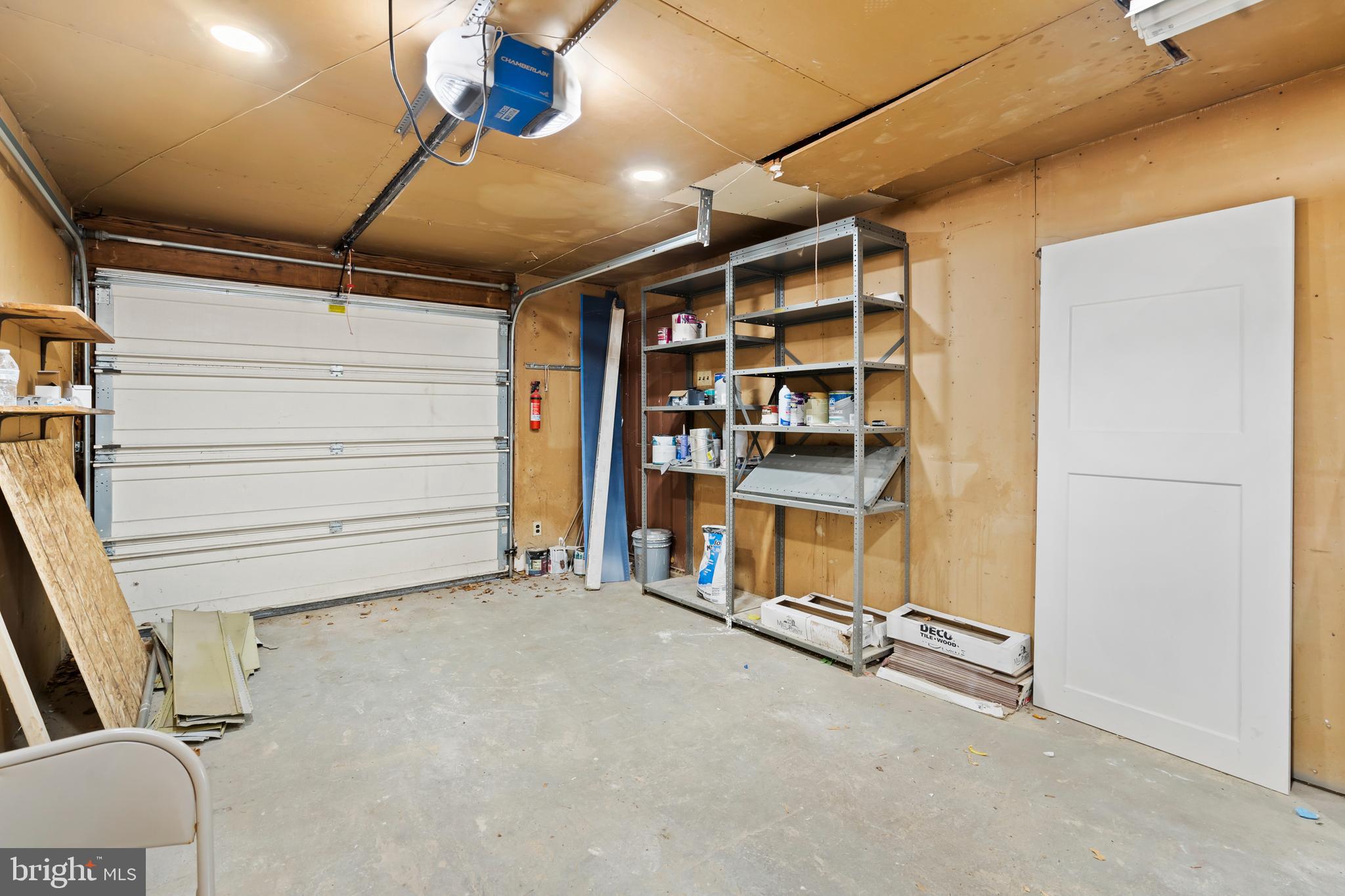 MAKEFIELD TERR - Residential