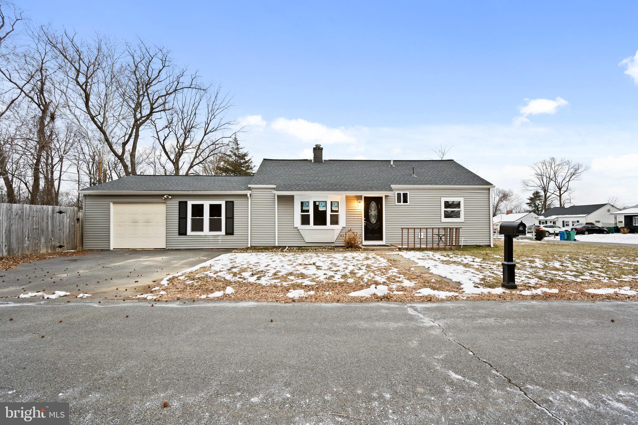 MAKEFIELD TERR - Residential