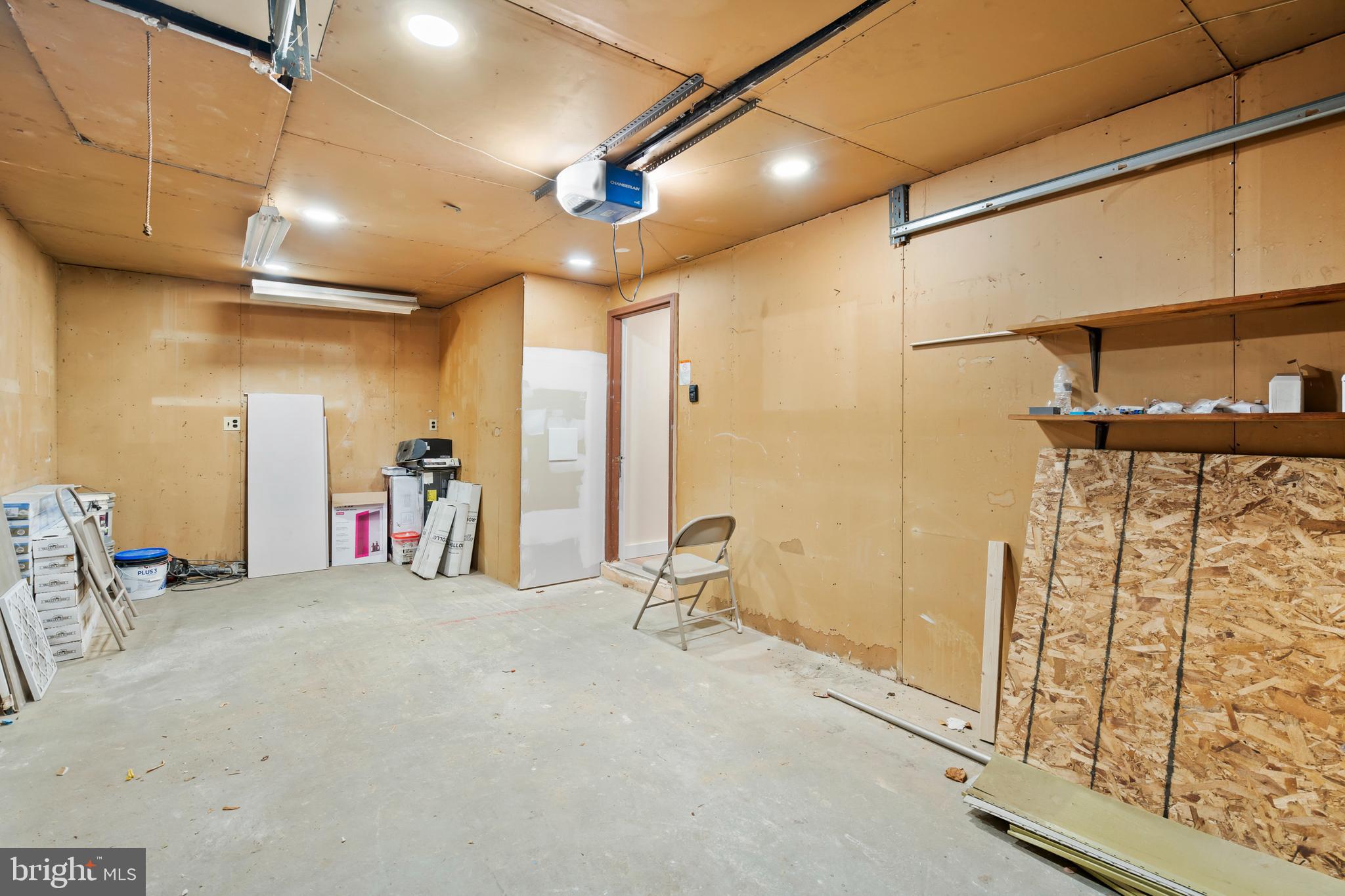 MAKEFIELD TERR - Residential