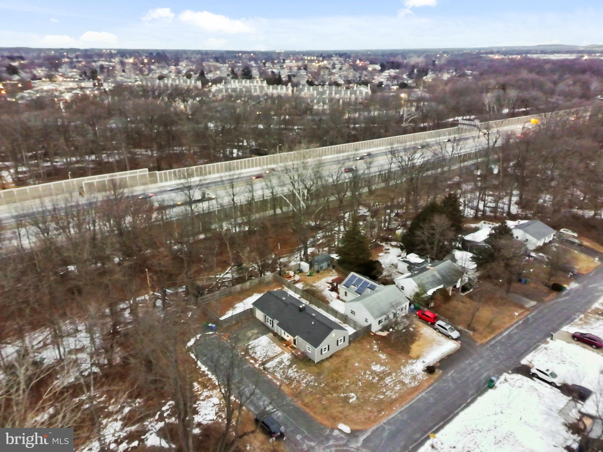 MAKEFIELD TERR - Residential