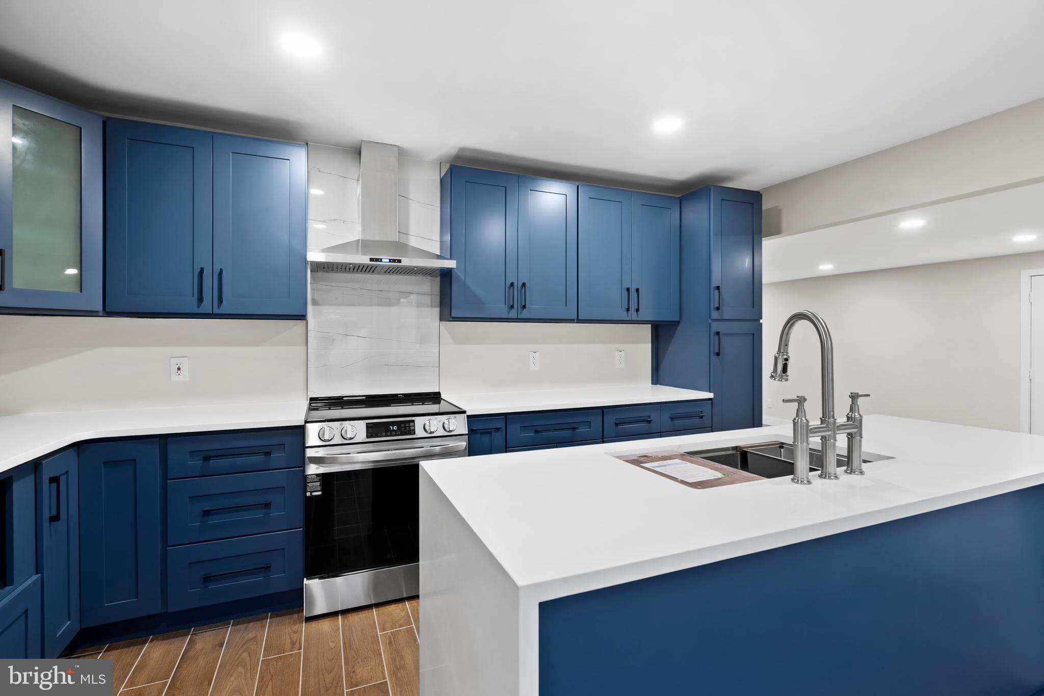 MAKEFIELD TERR - Residential