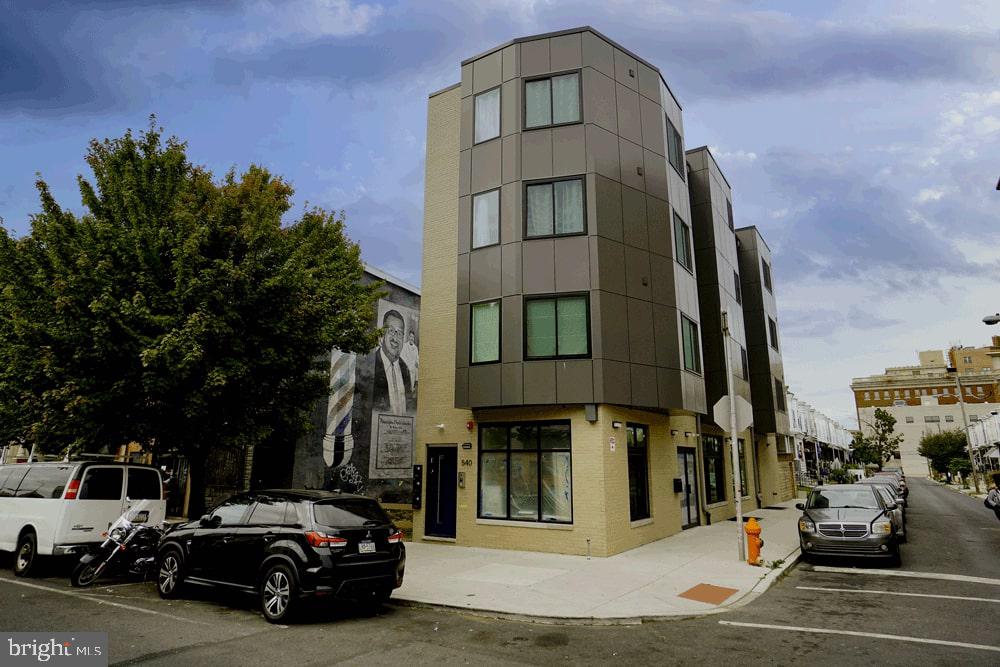 UNIVERSITY CITY - Residential Income