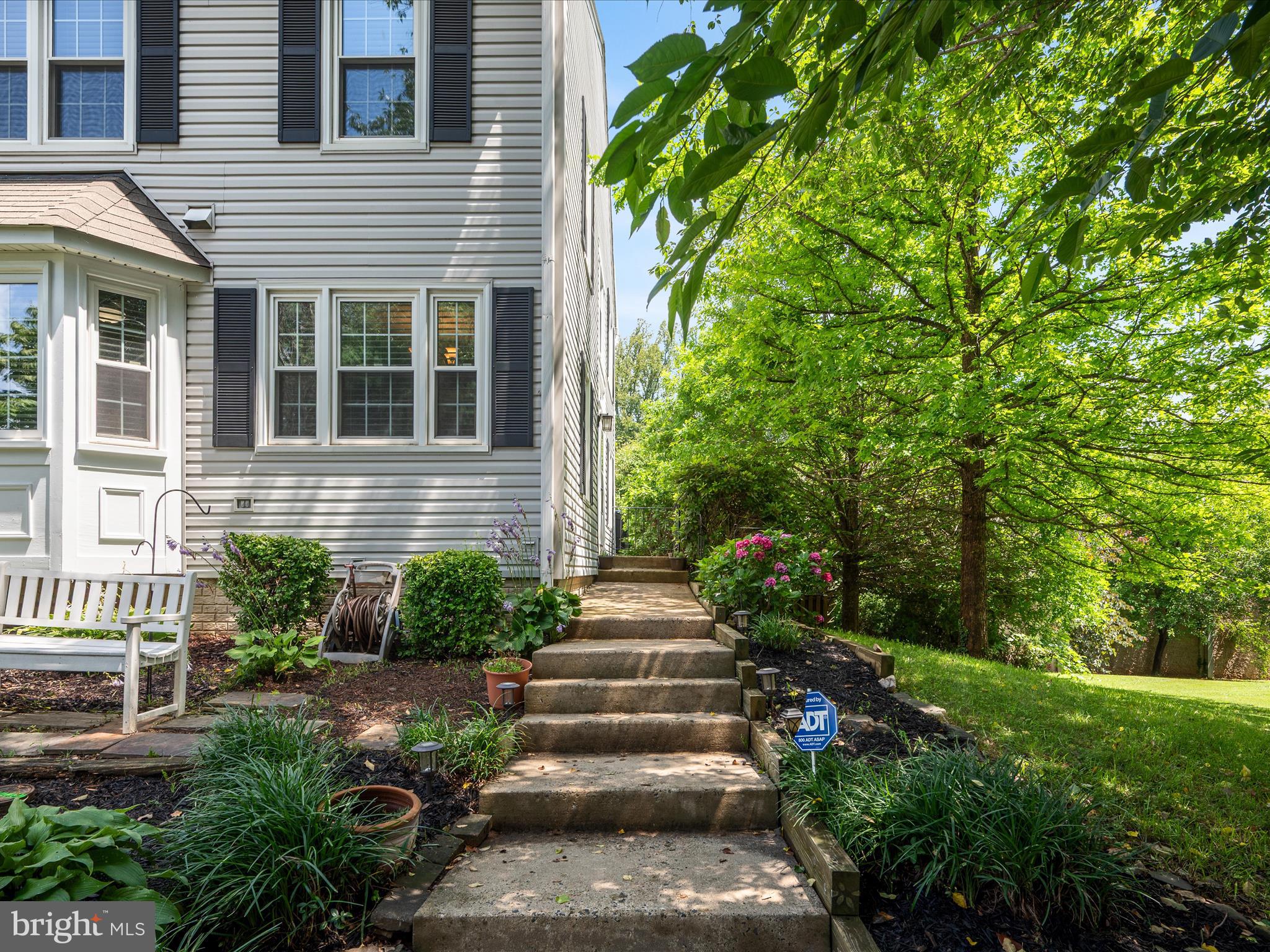 33 PEPPER TREE COURT