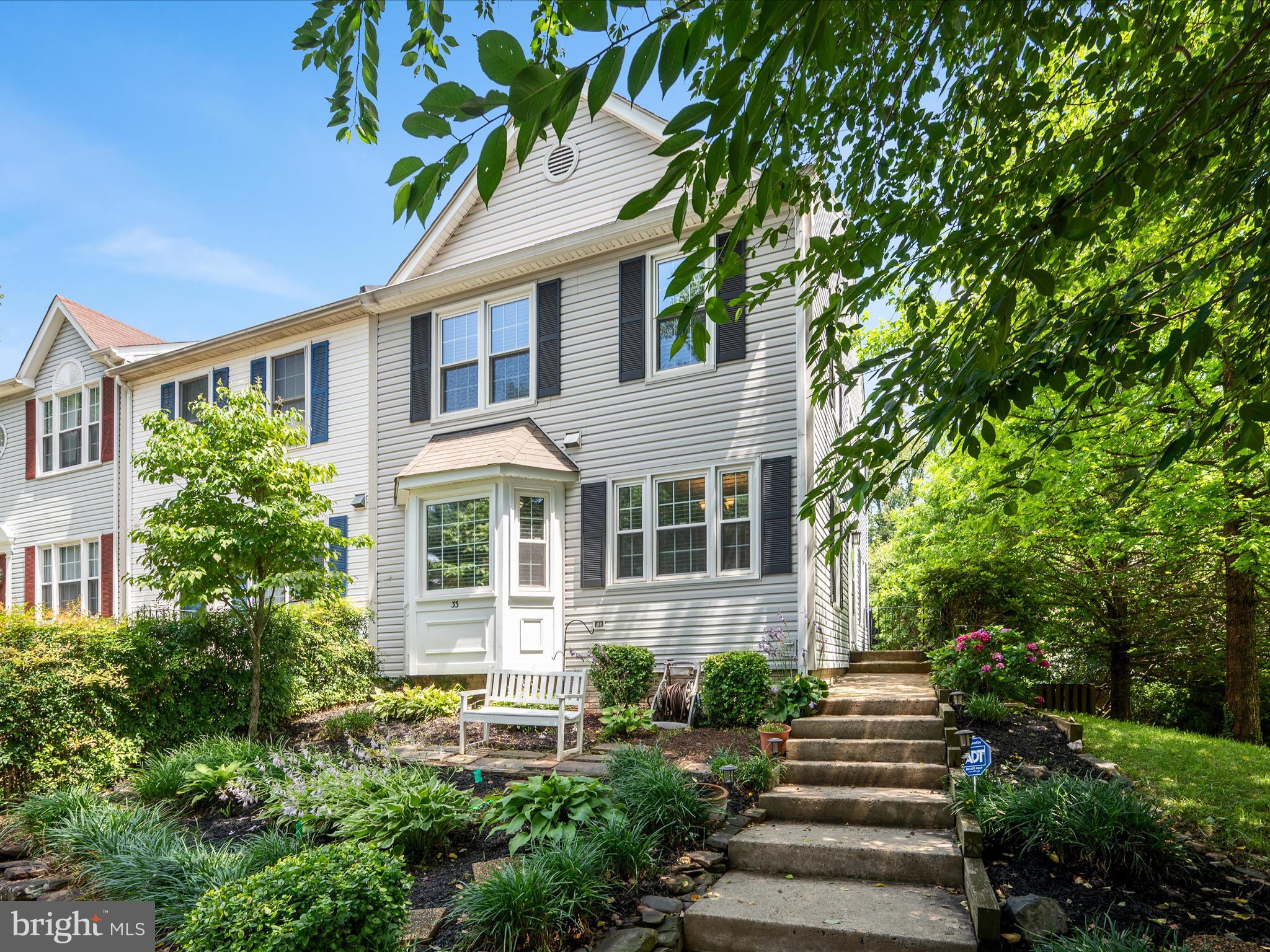33 PEPPER TREE COURT