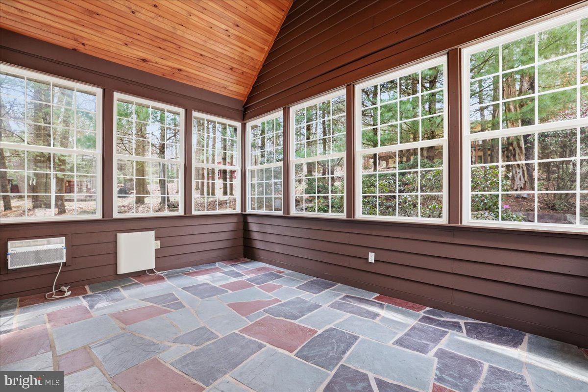 SPLIT ROCK - Residential