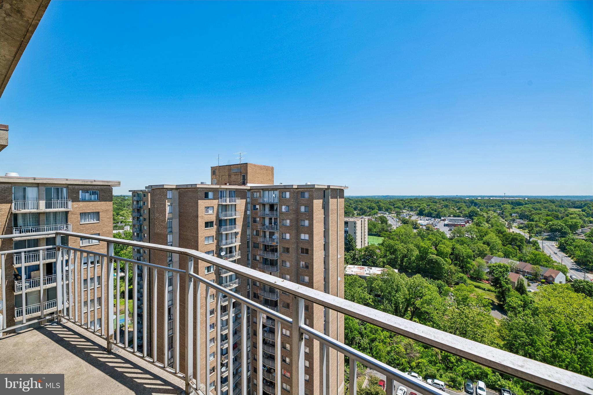 PRESIDENTIAL TOWERS - Residential