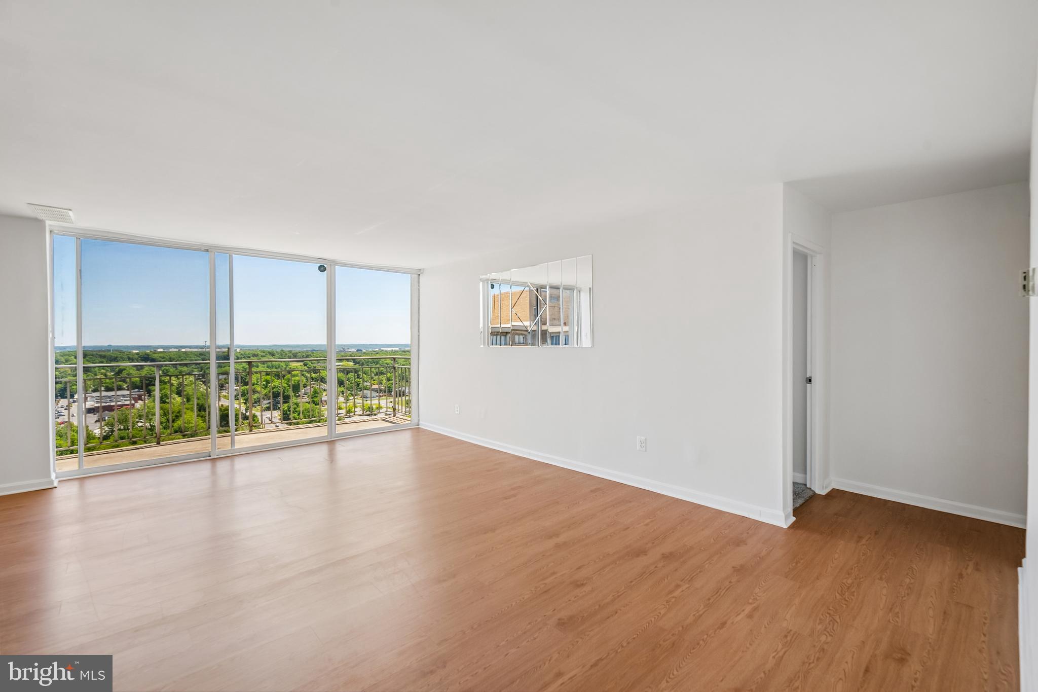 PRESIDENTIAL TOWERS - Residential