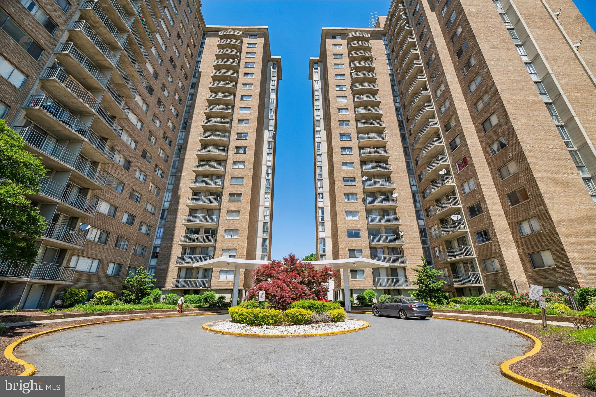 PRESIDENTIAL TOWERS - Residential