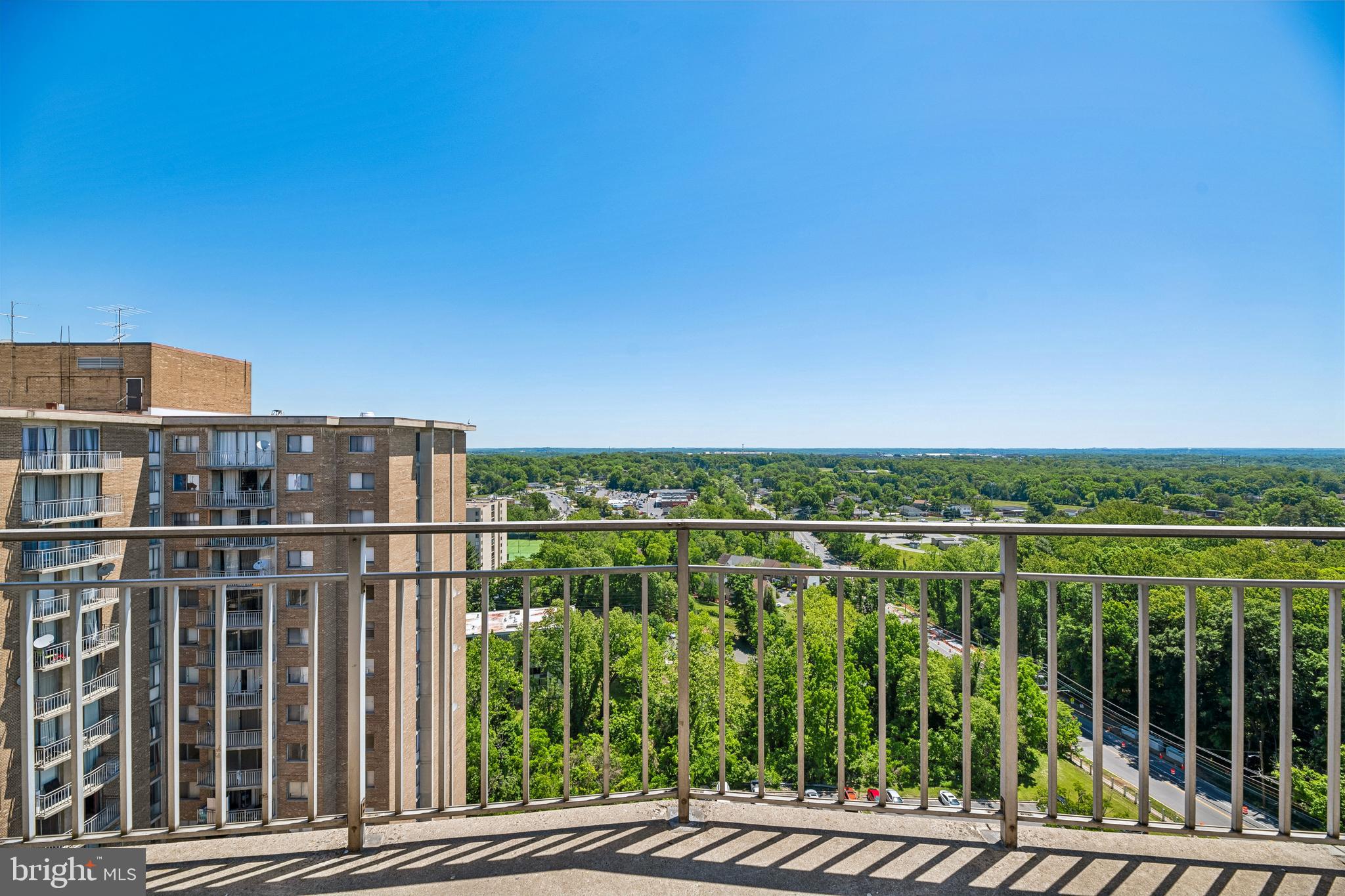 PRESIDENTIAL TOWERS - Residential