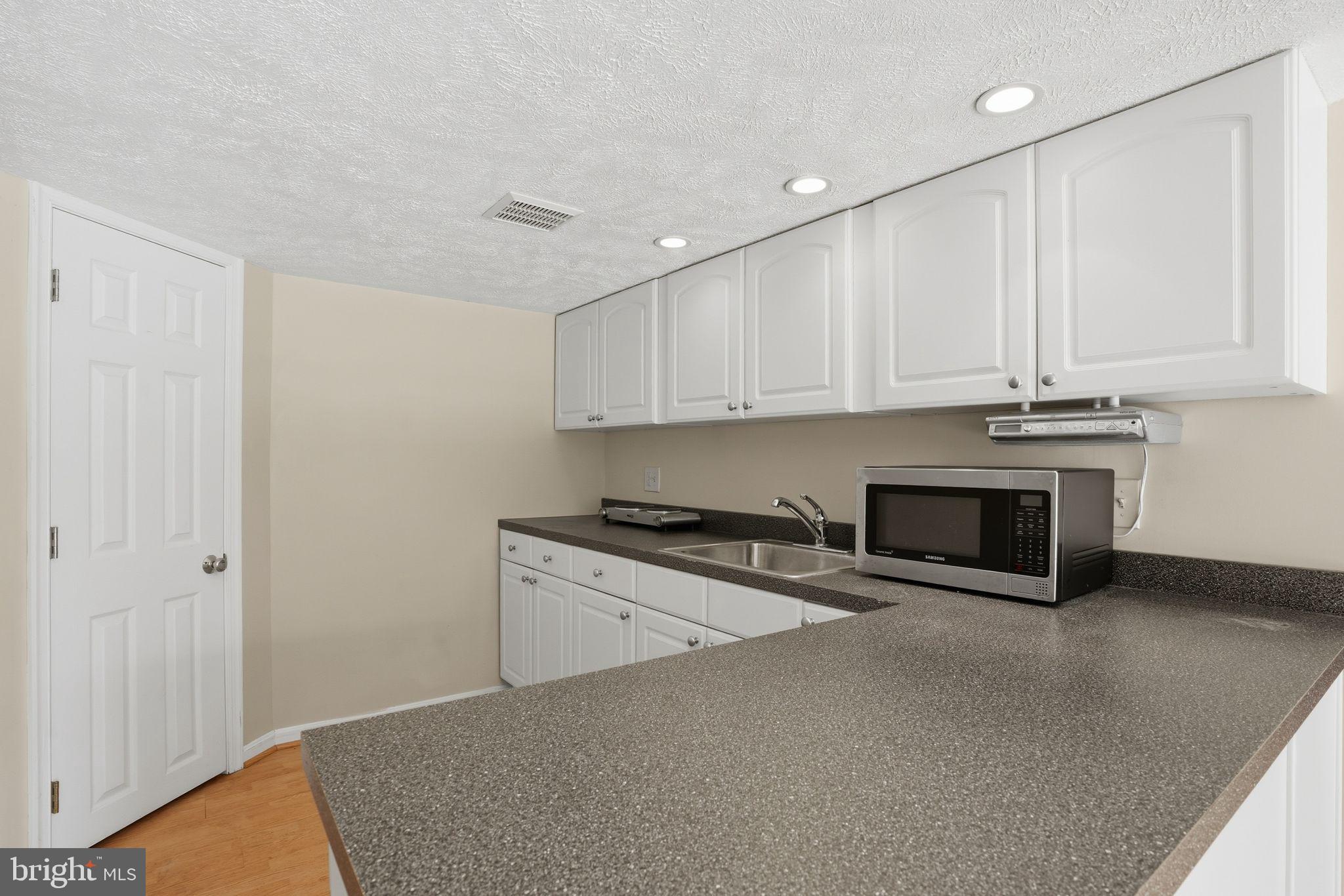 HOBBITS GLEN - Residential