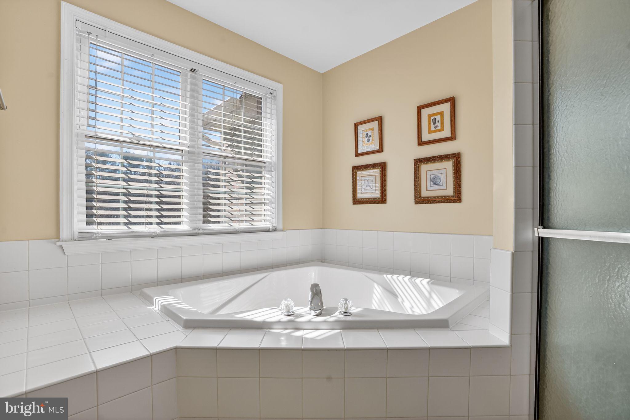 HOBBITS GLEN - Residential