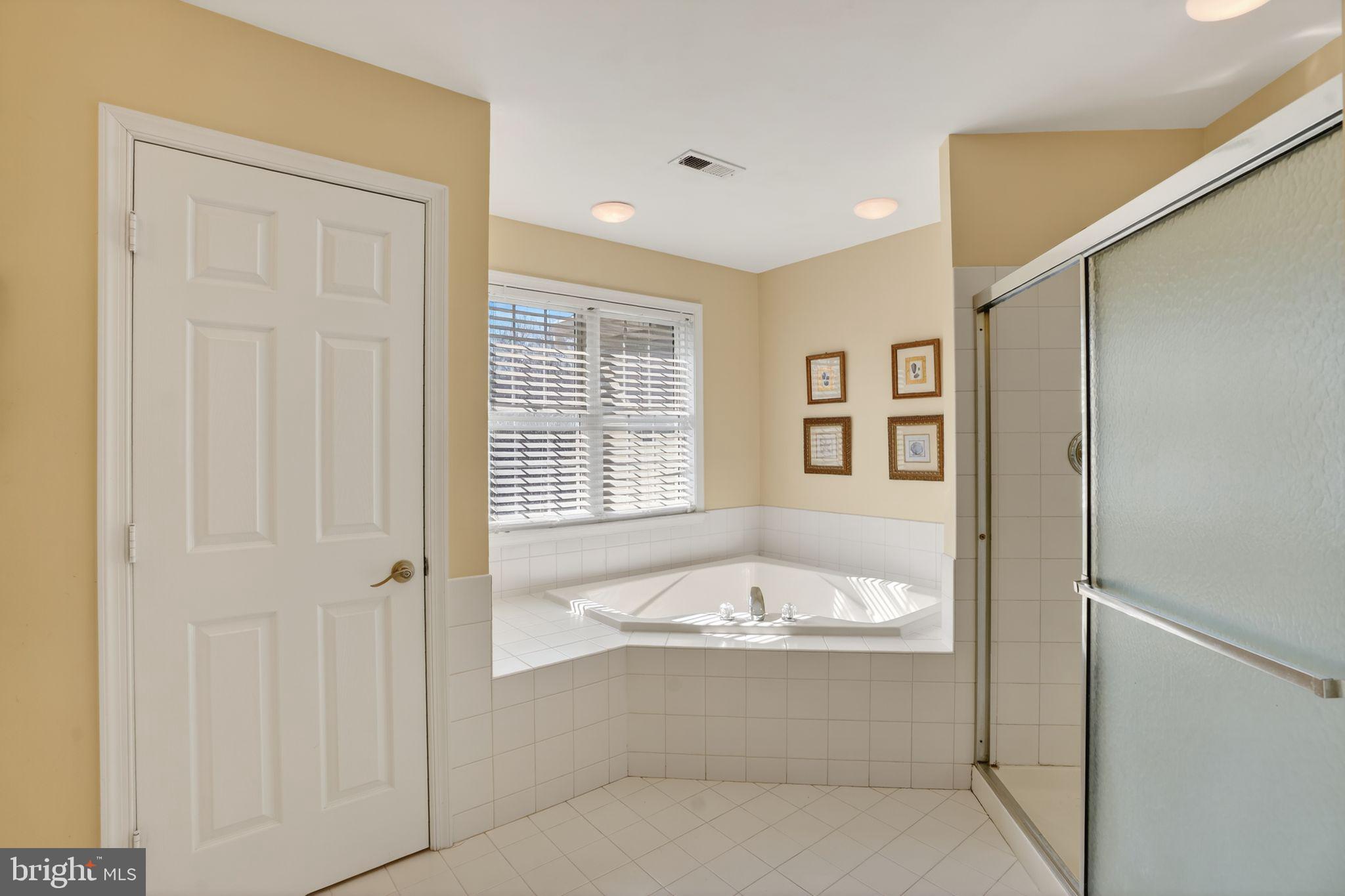 HOBBITS GLEN - Residential