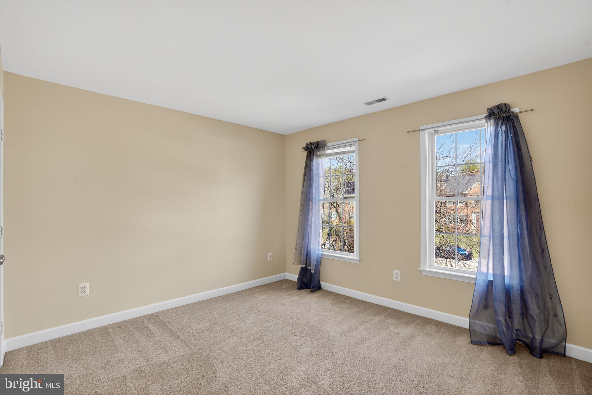 HOBBITS GLEN - Residential