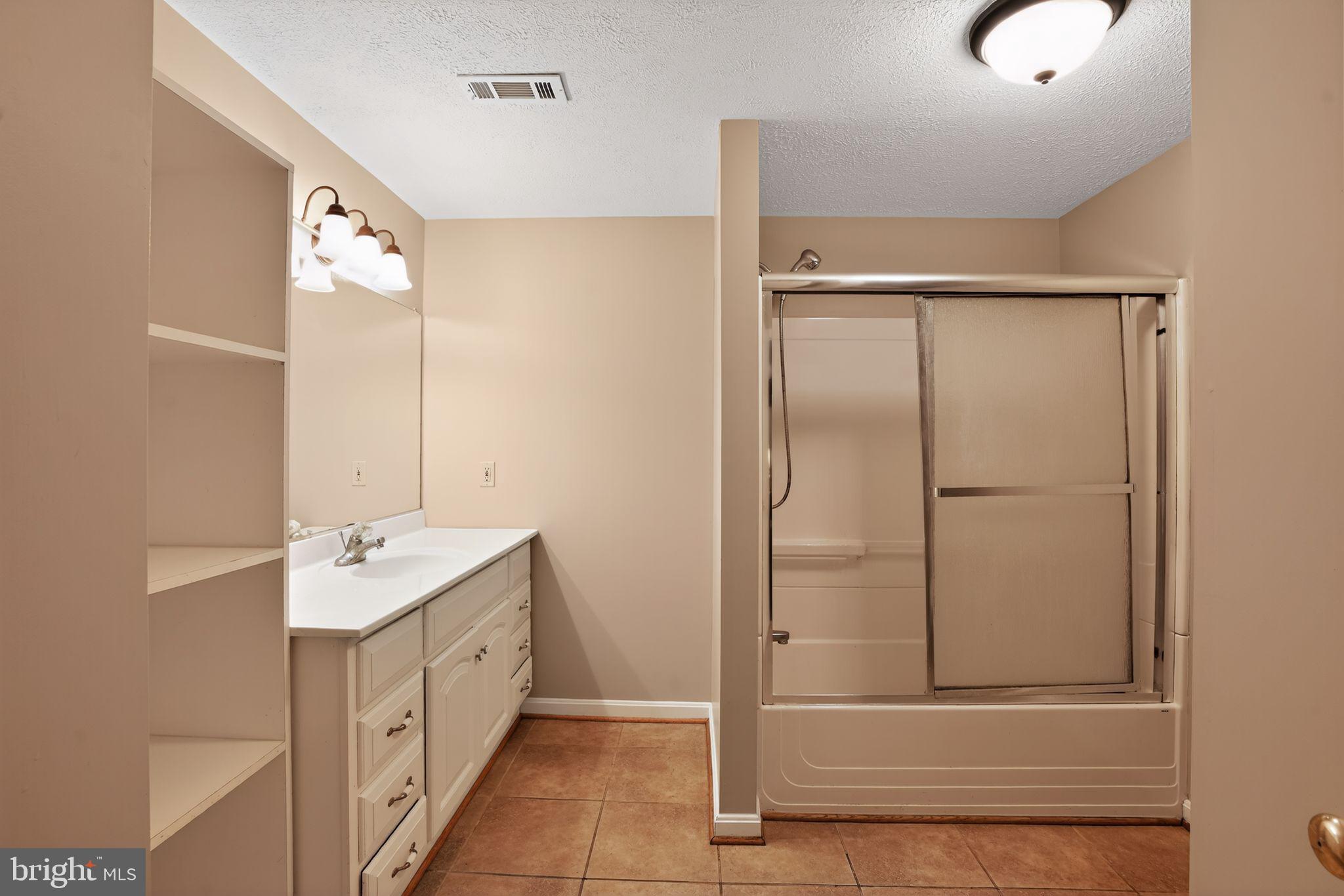 HOBBITS GLEN - Residential