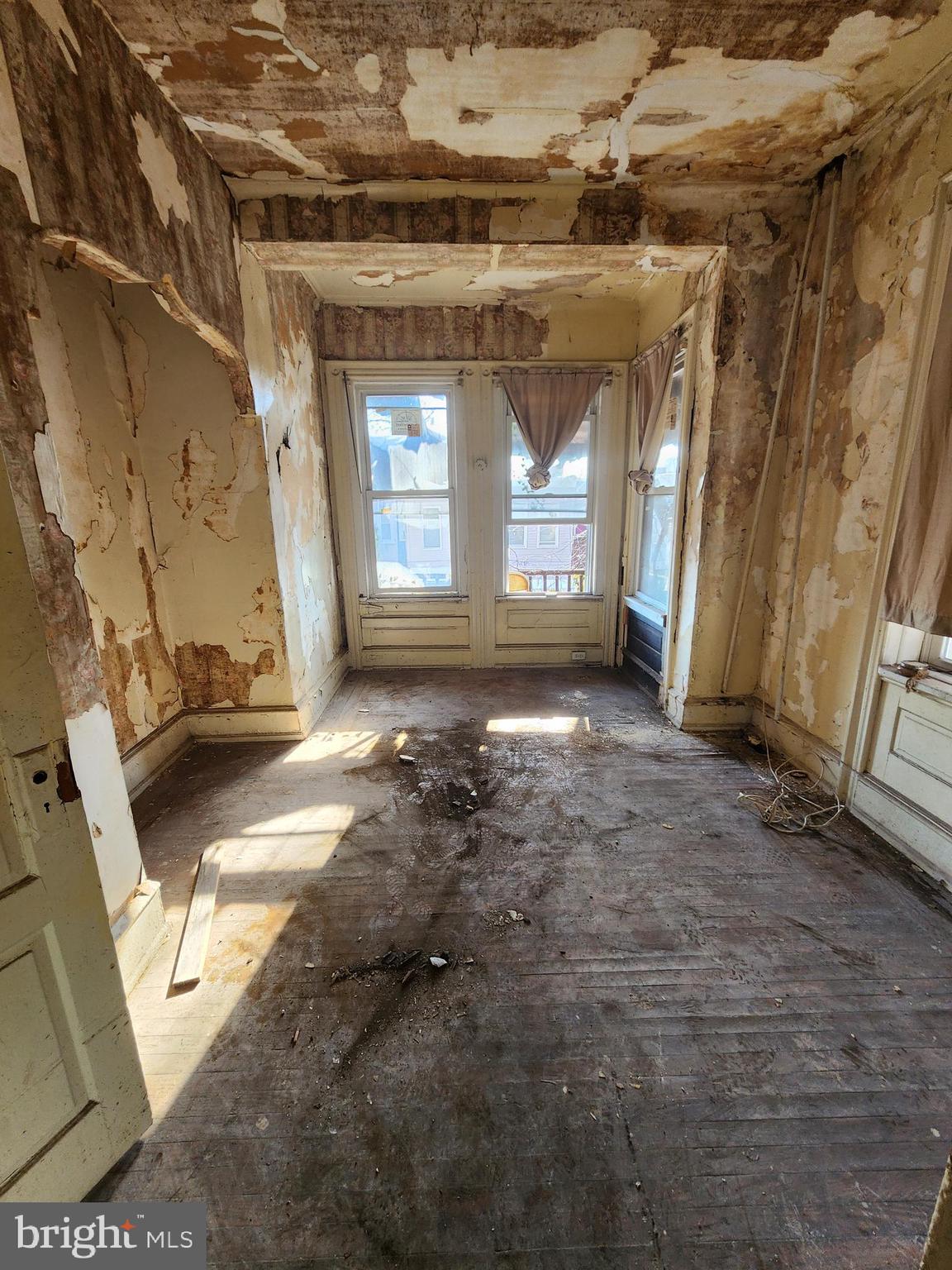 STRAWBERRY MANSION - Residential