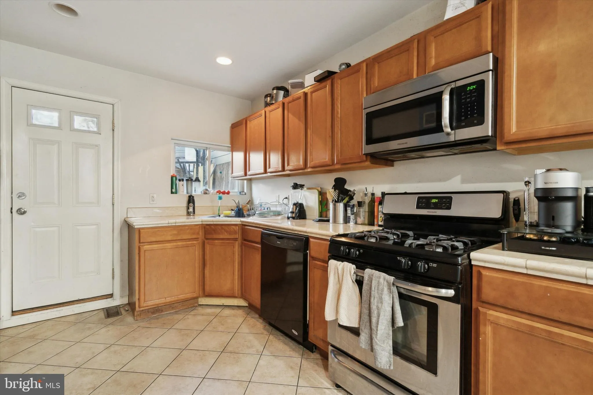 Philadelphia, Pennsylvania 19125, United States, 3 Bedrooms Bedrooms, ,2 BathroomsBathrooms,Residential,Contingent,1755