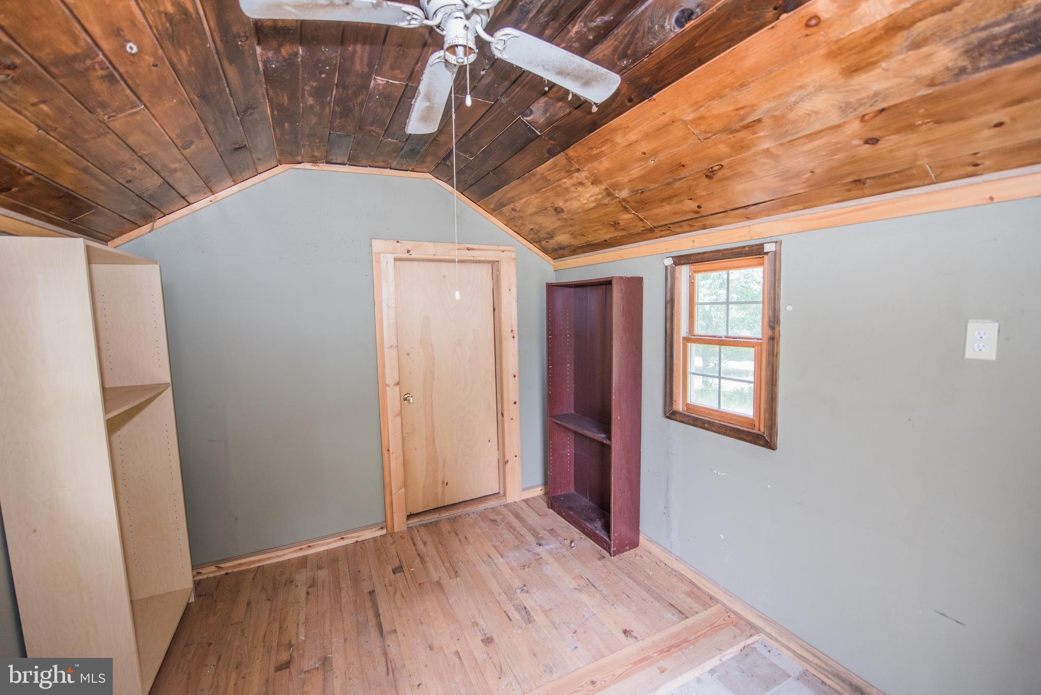 COLONIAL VILLAGE - Residential