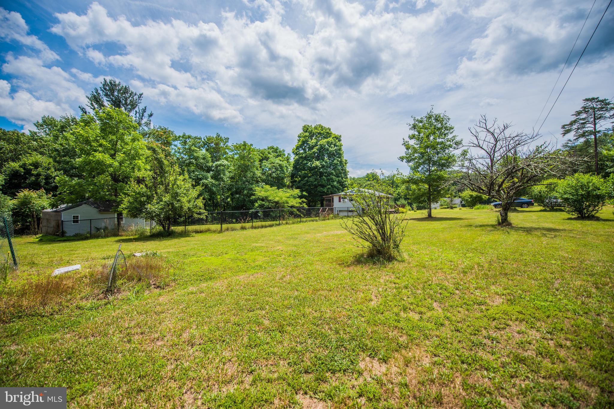 COLONIAL VILLAGE - Residential