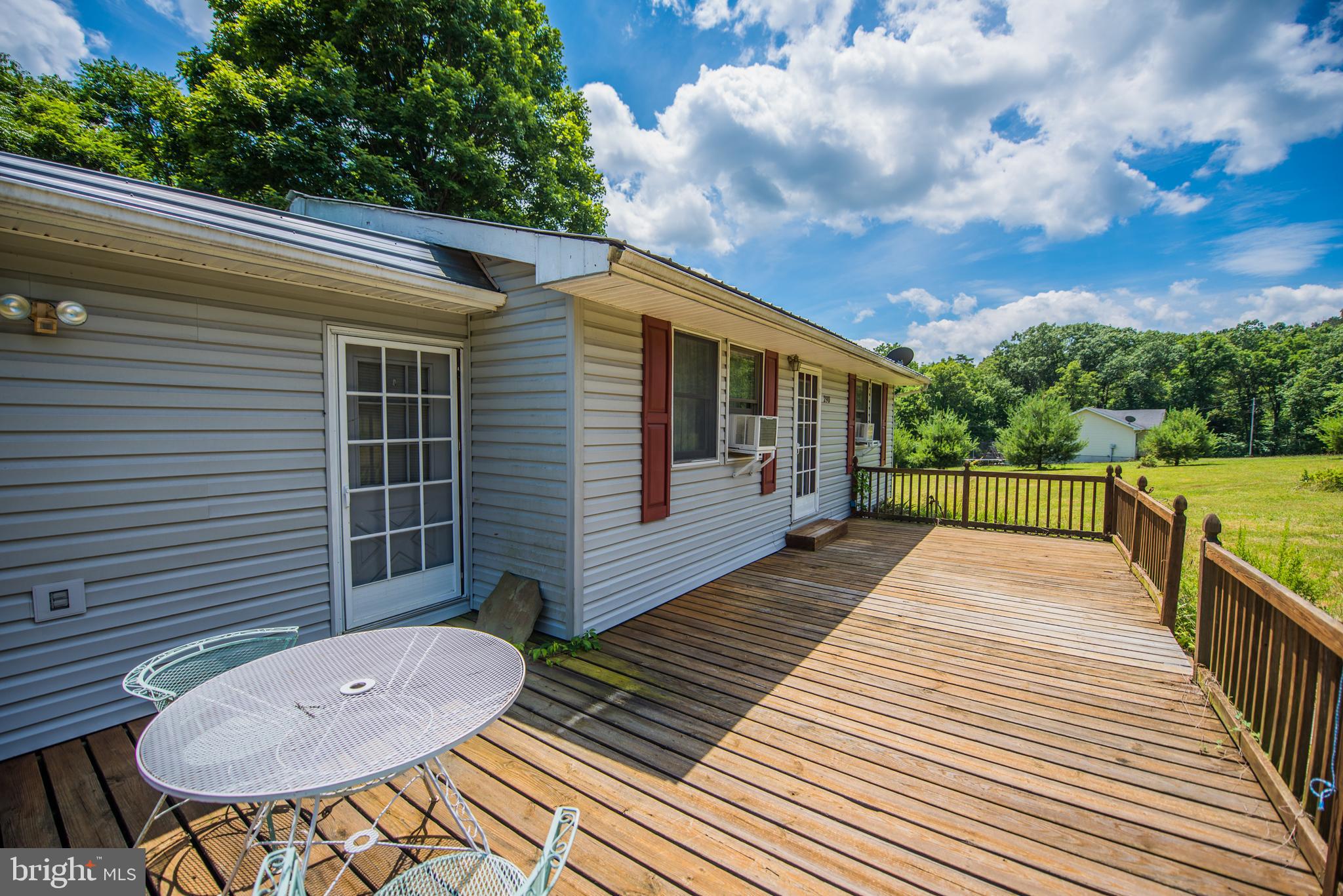 COLONIAL VILLAGE - Residential