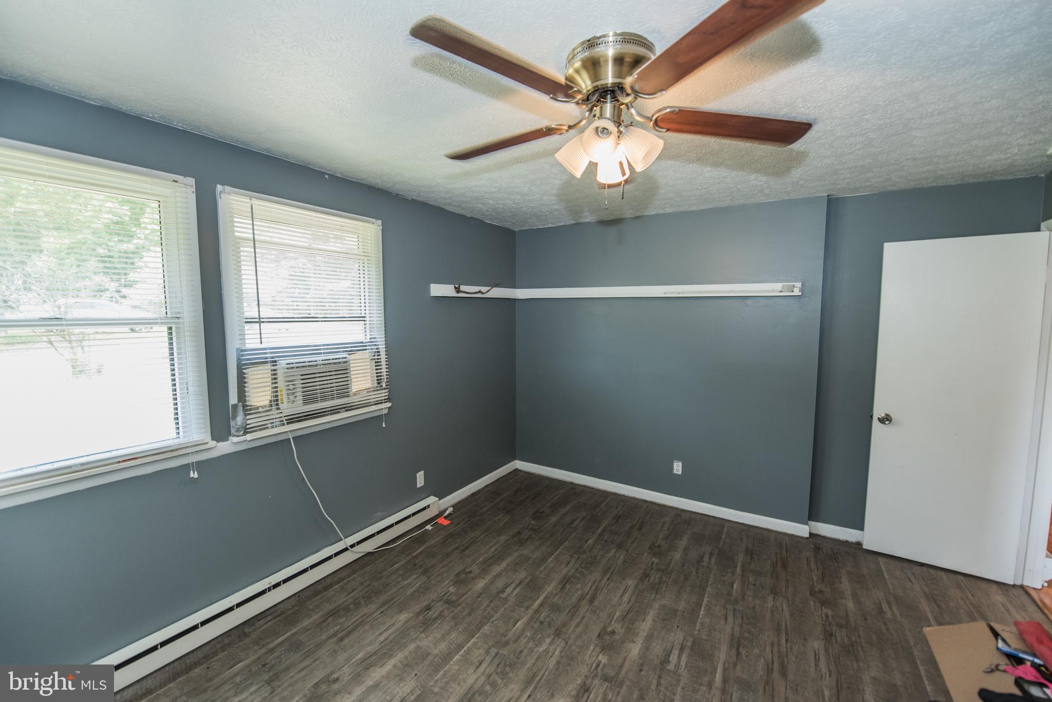 COLONIAL VILLAGE - Residential