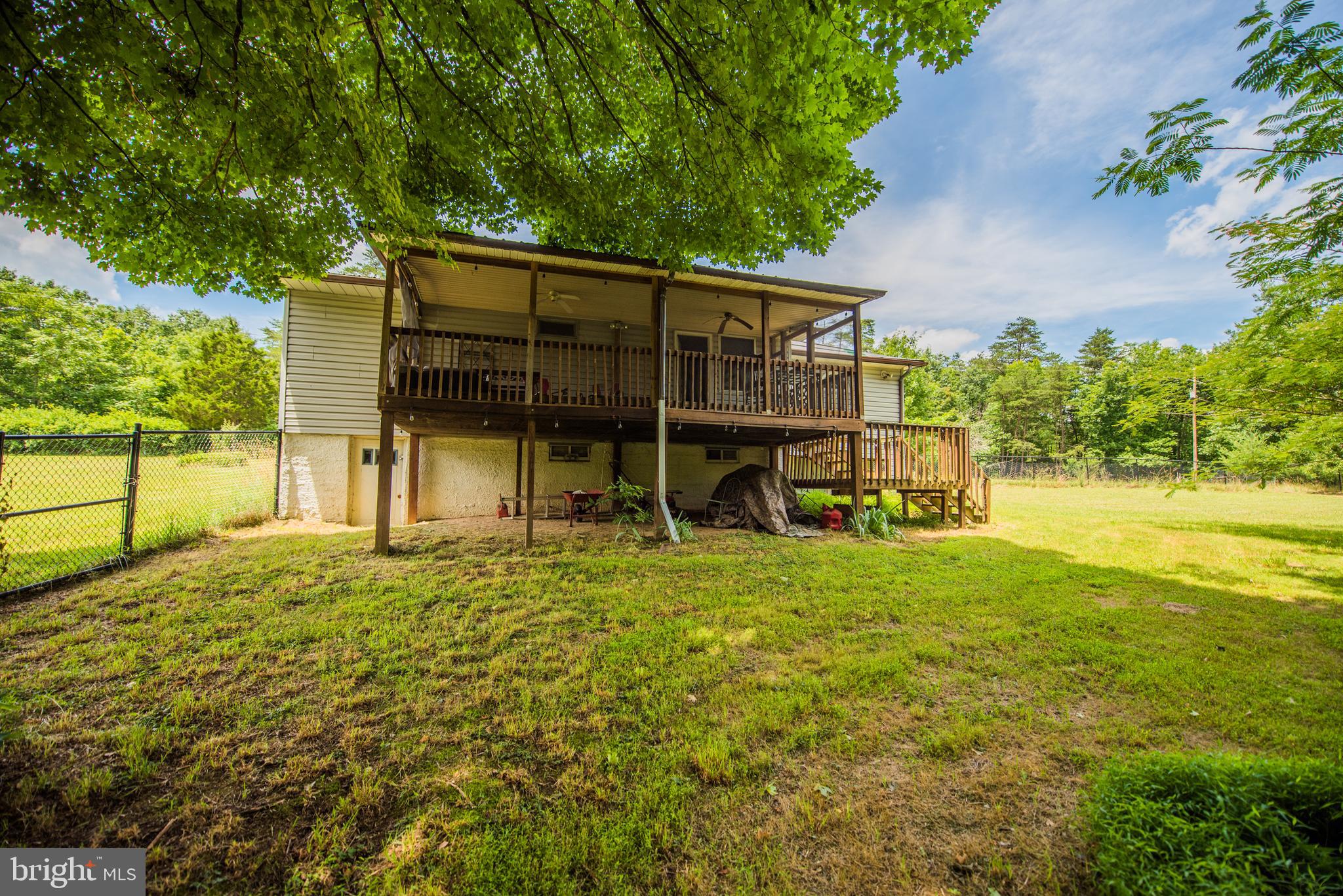 COLONIAL VILLAGE - Residential
