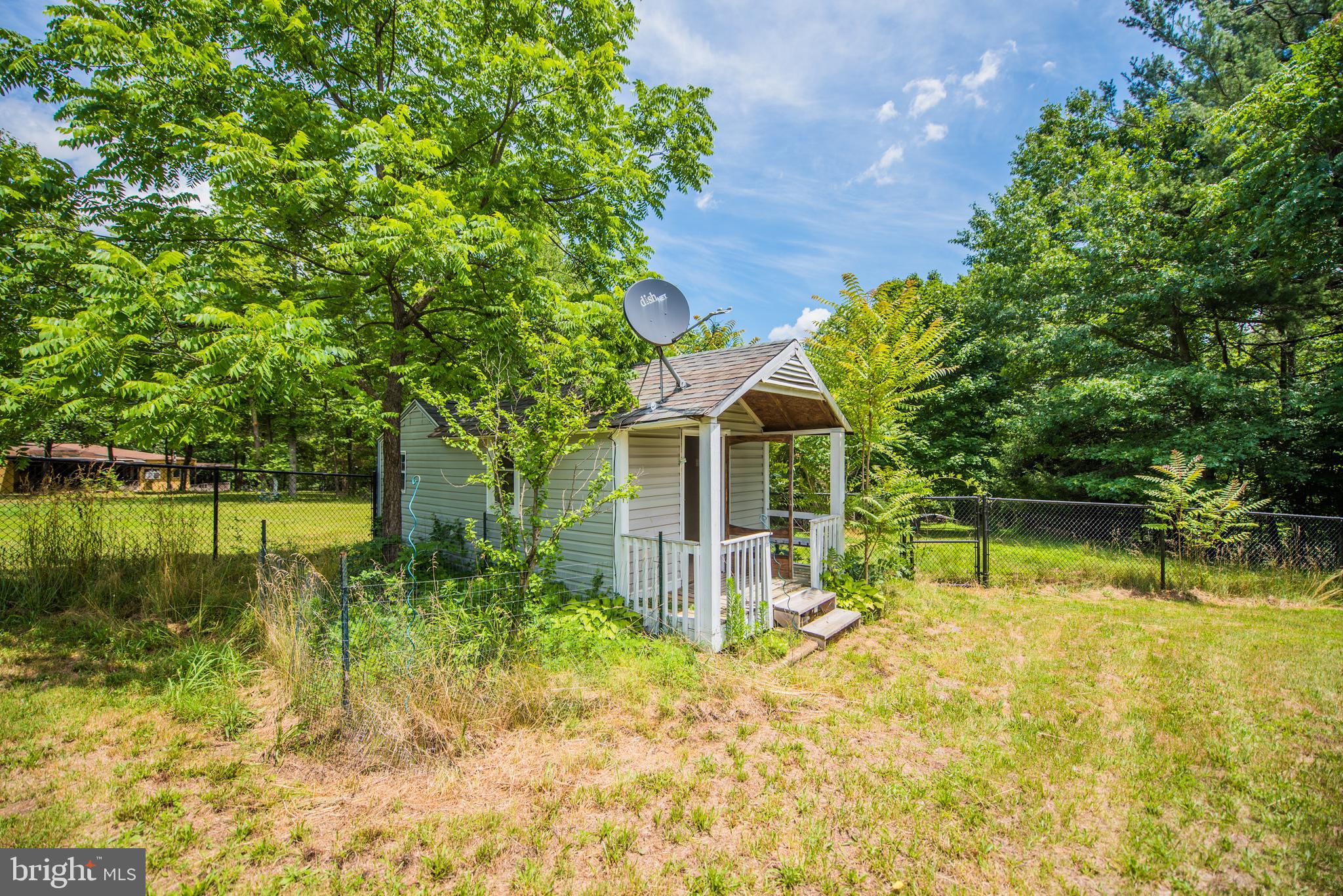 COLONIAL VILLAGE - Residential