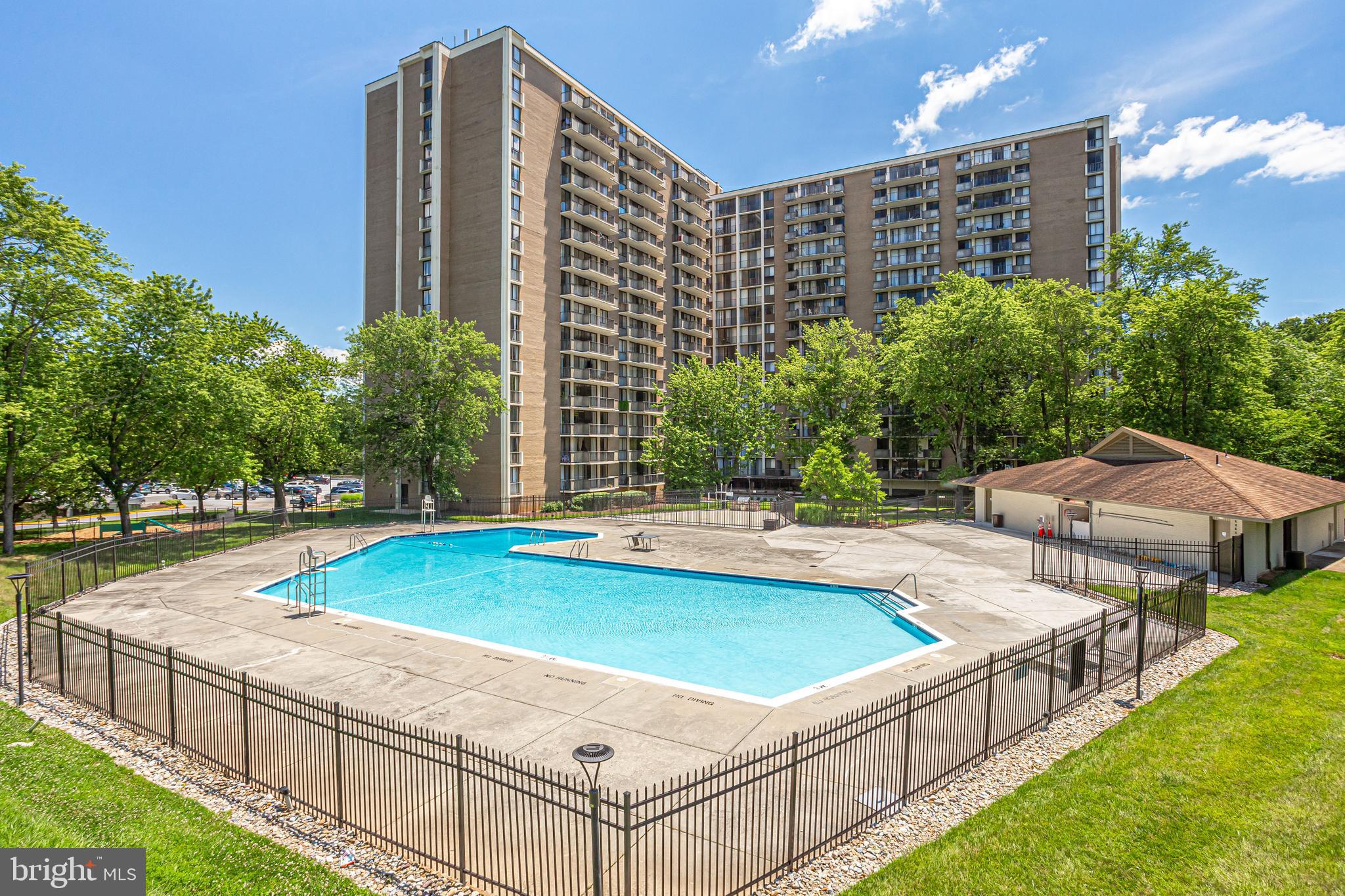 TOWERS IN WESTCHESTER PARK - Residential