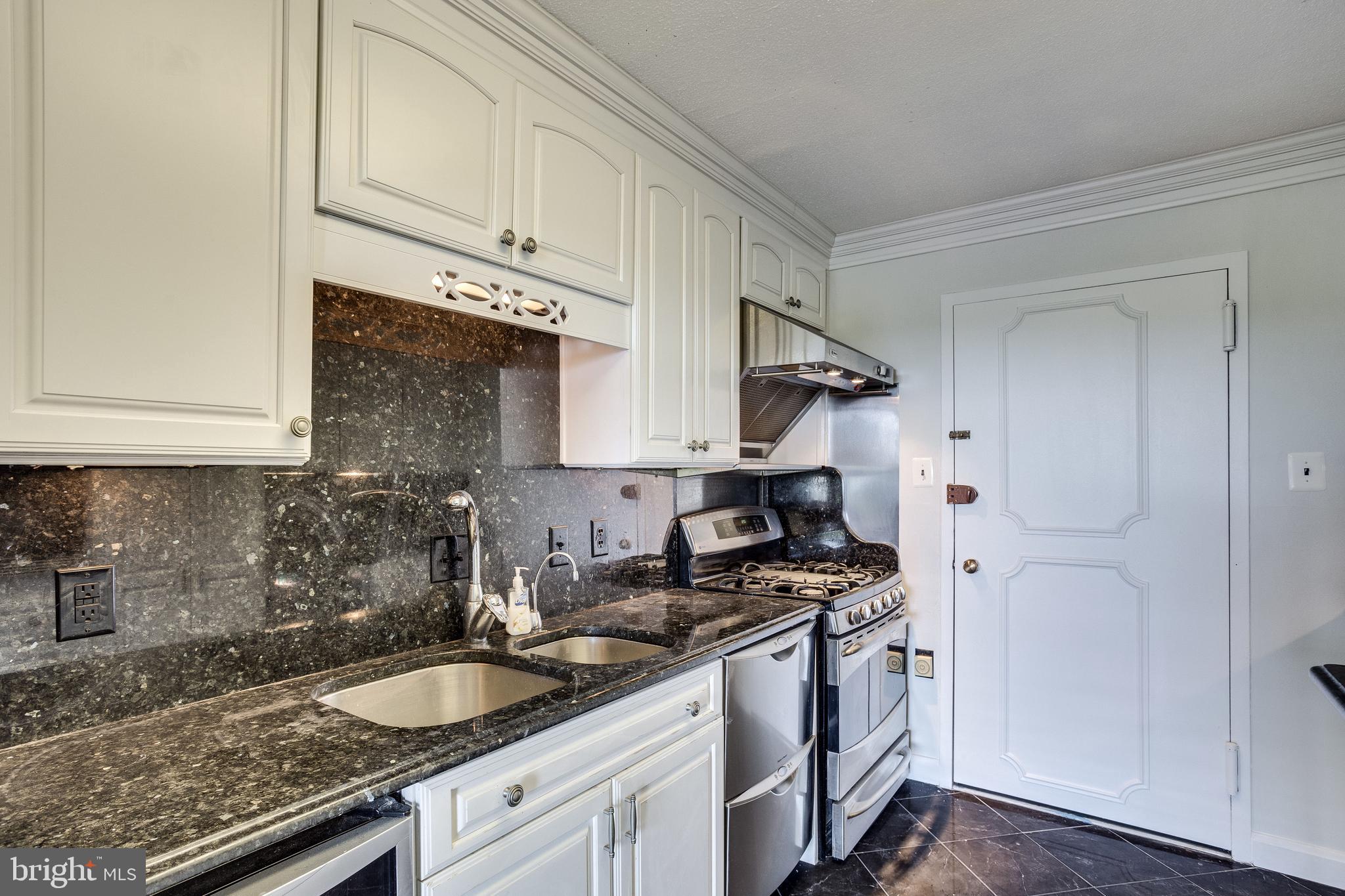 TOWERS IN WESTCHESTER PARK - Residential