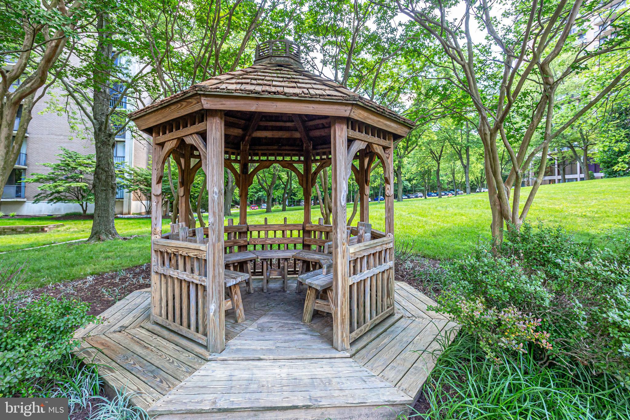 TOWERS IN WESTCHESTER PARK - Residential