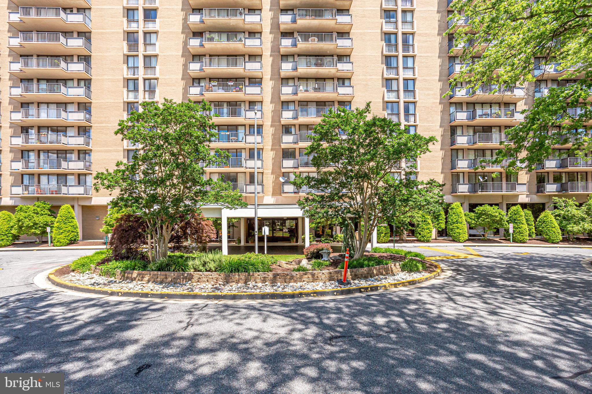 TOWERS IN WESTCHESTER PARK - Residential