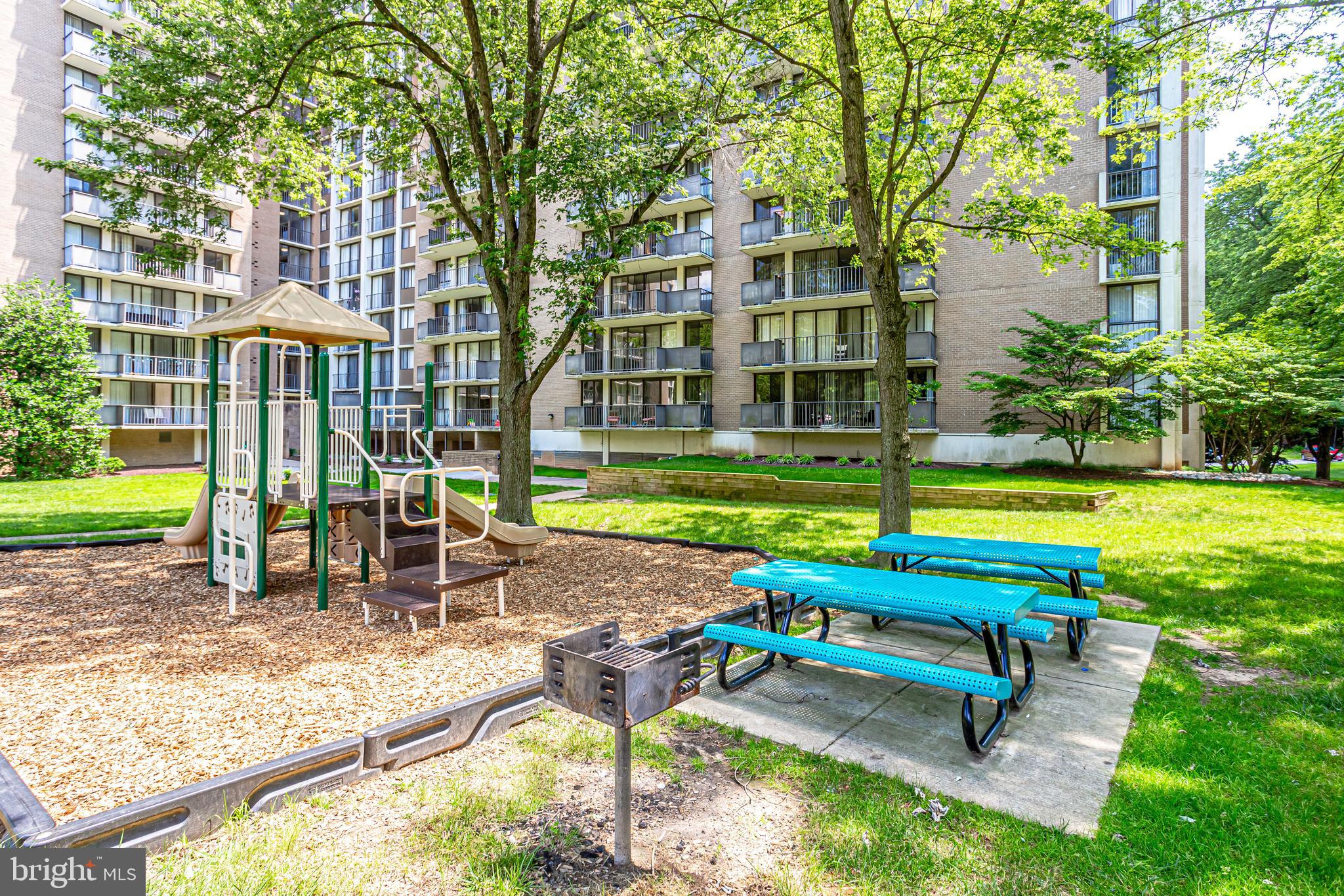 TOWERS IN WESTCHESTER PARK - Residential