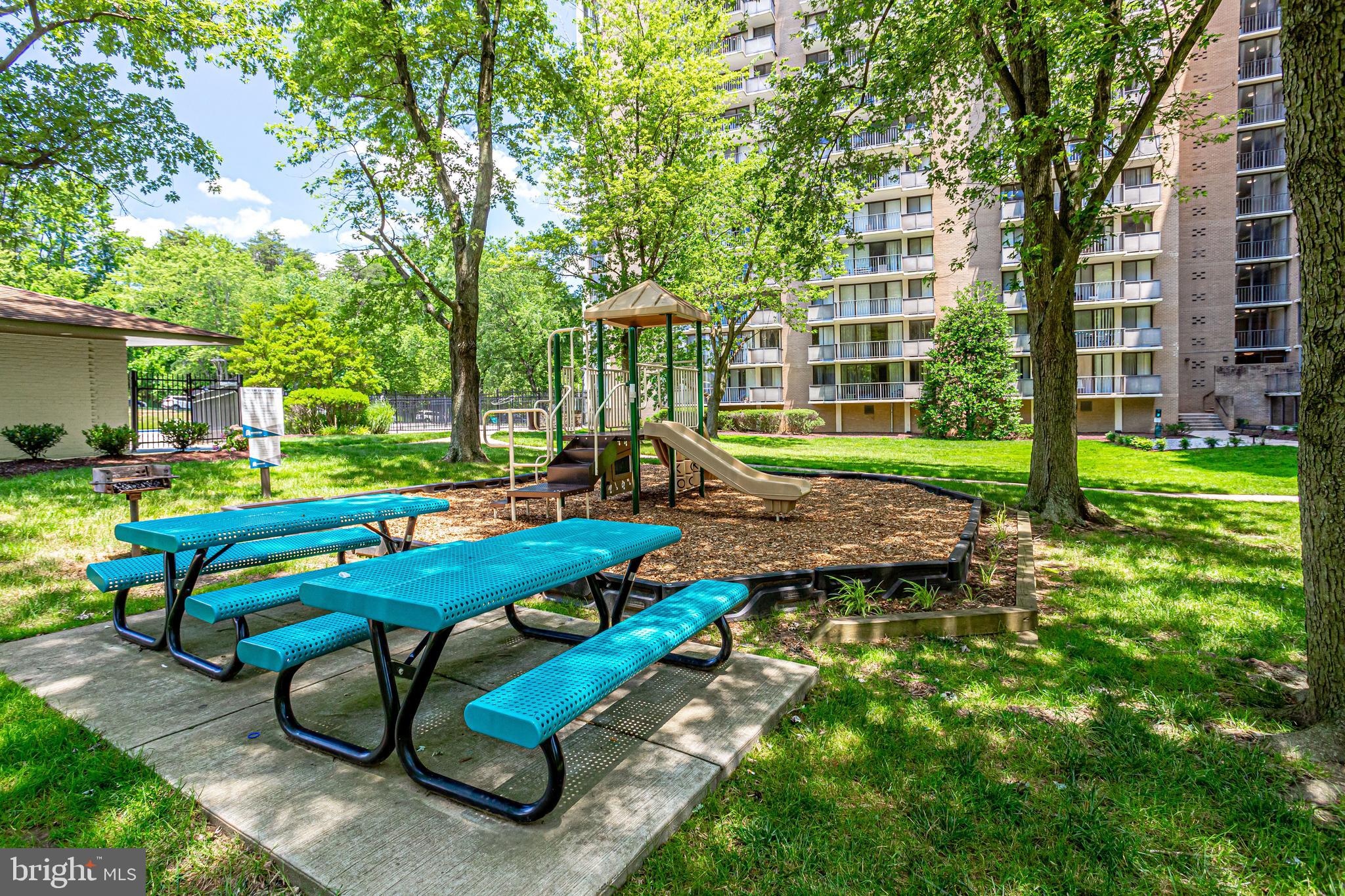 TOWERS IN WESTCHESTER PARK - Residential