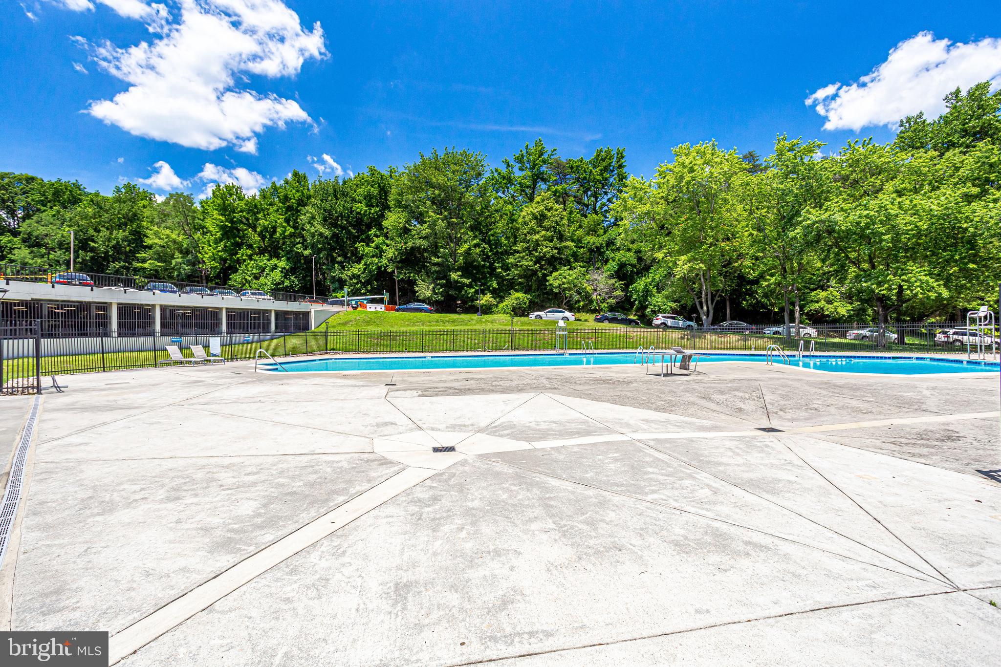 TOWERS IN WESTCHESTER PARK - Residential