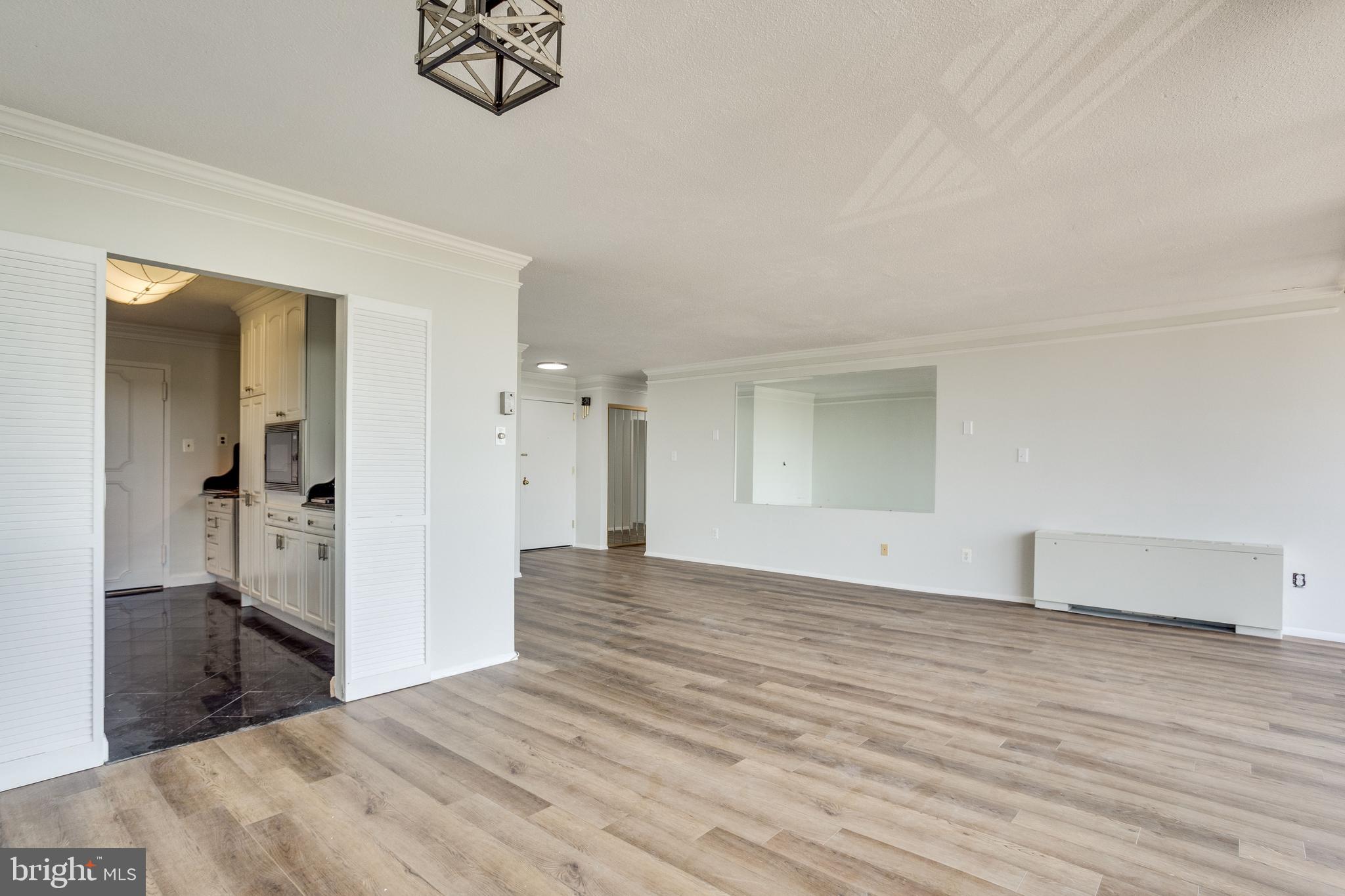 TOWERS IN WESTCHESTER PARK - Residential