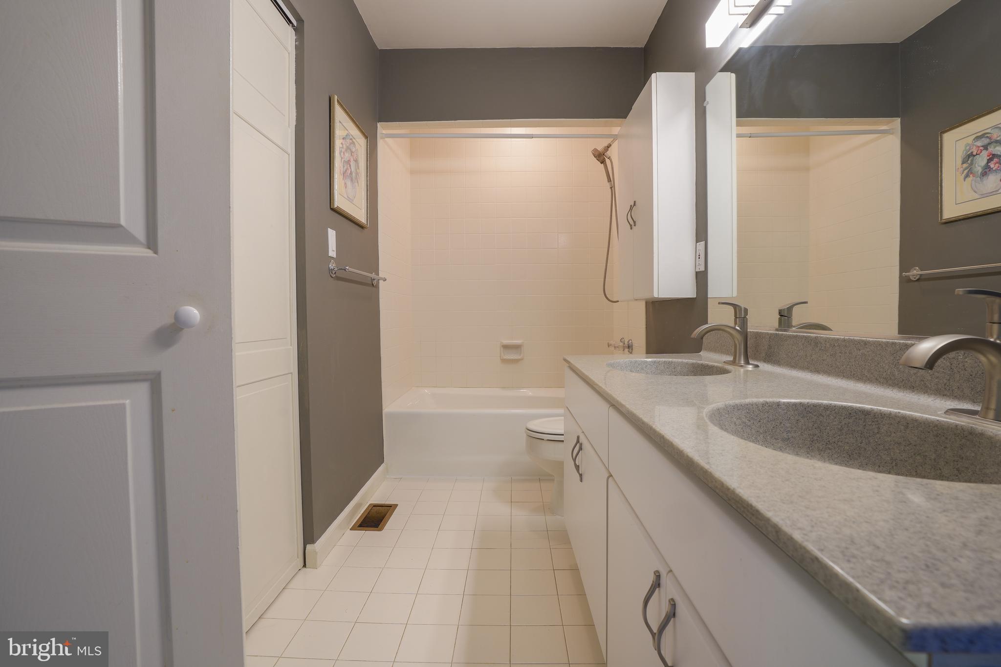 OAKLAND MILLS - Residential