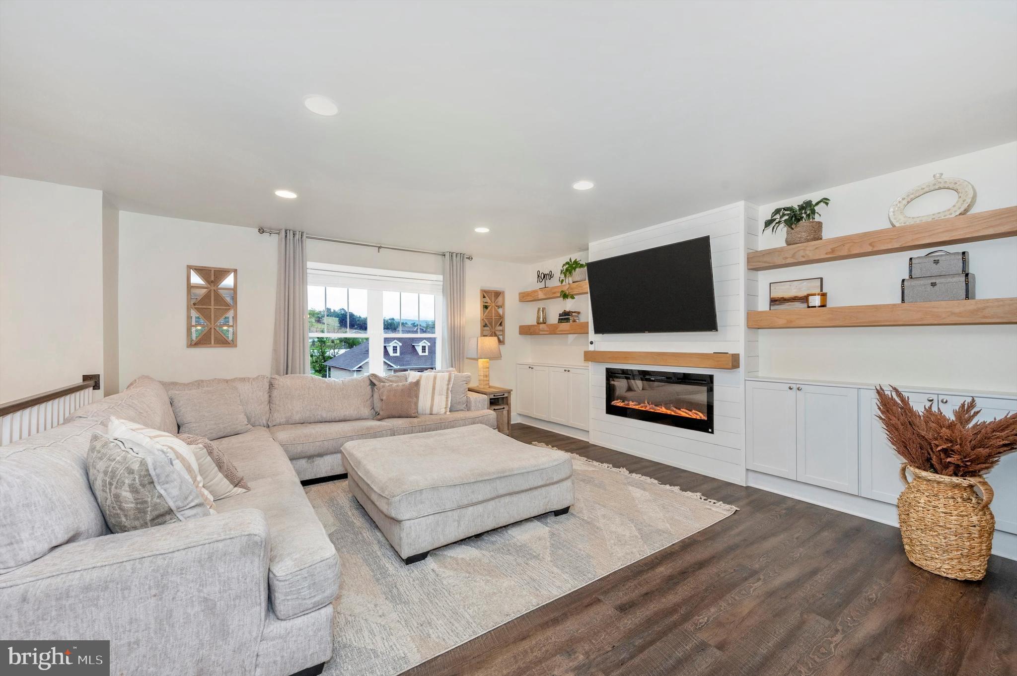 HUNTERS RIDGE - Residential