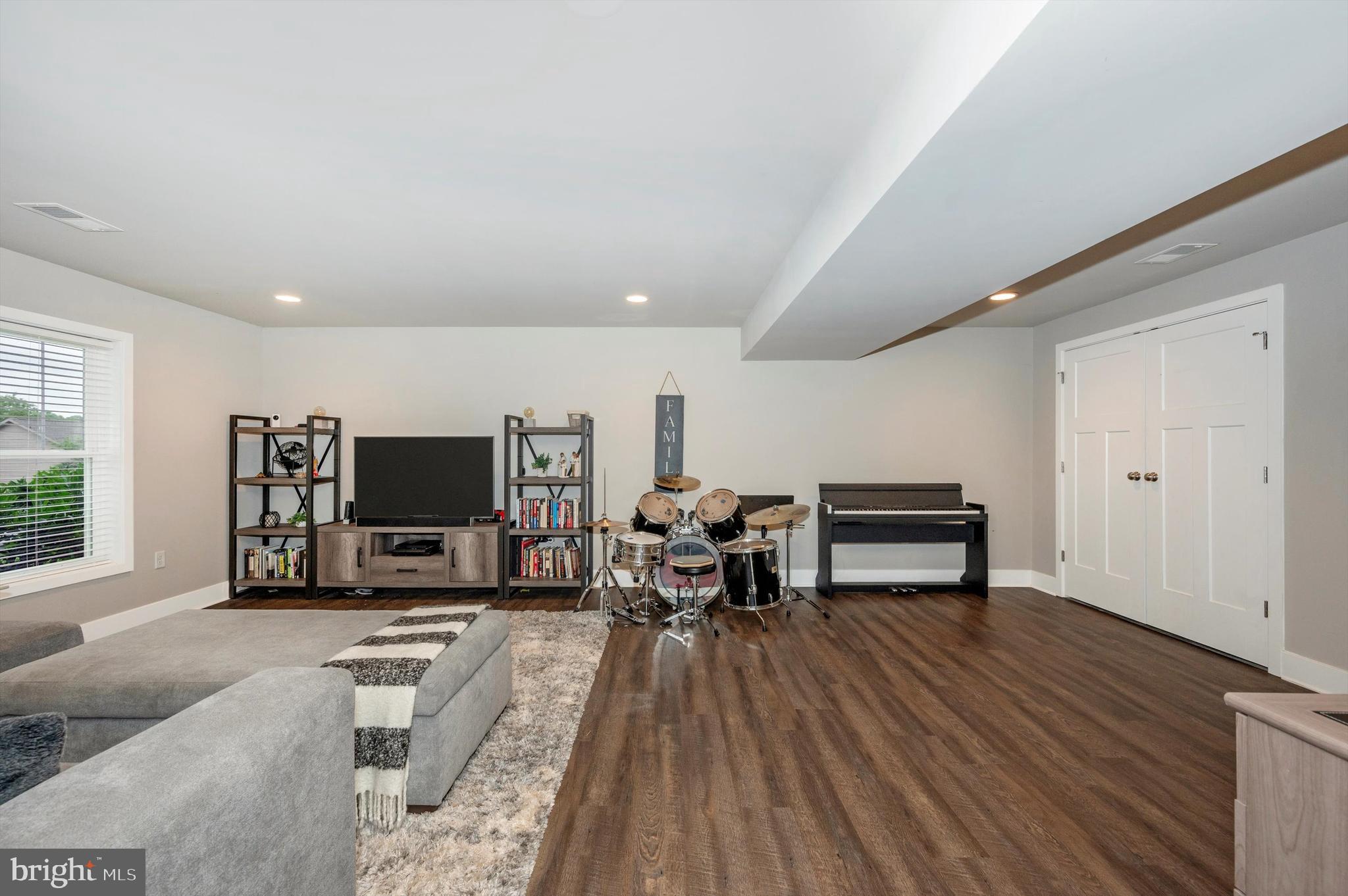 HUNTERS RIDGE - Residential