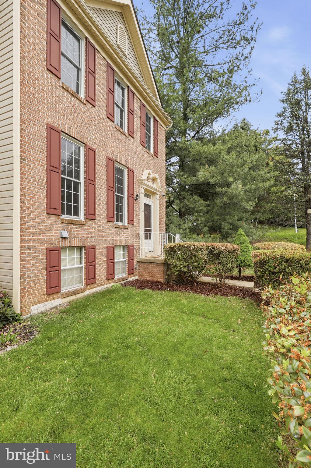 8 WINTER GARDEN COURT