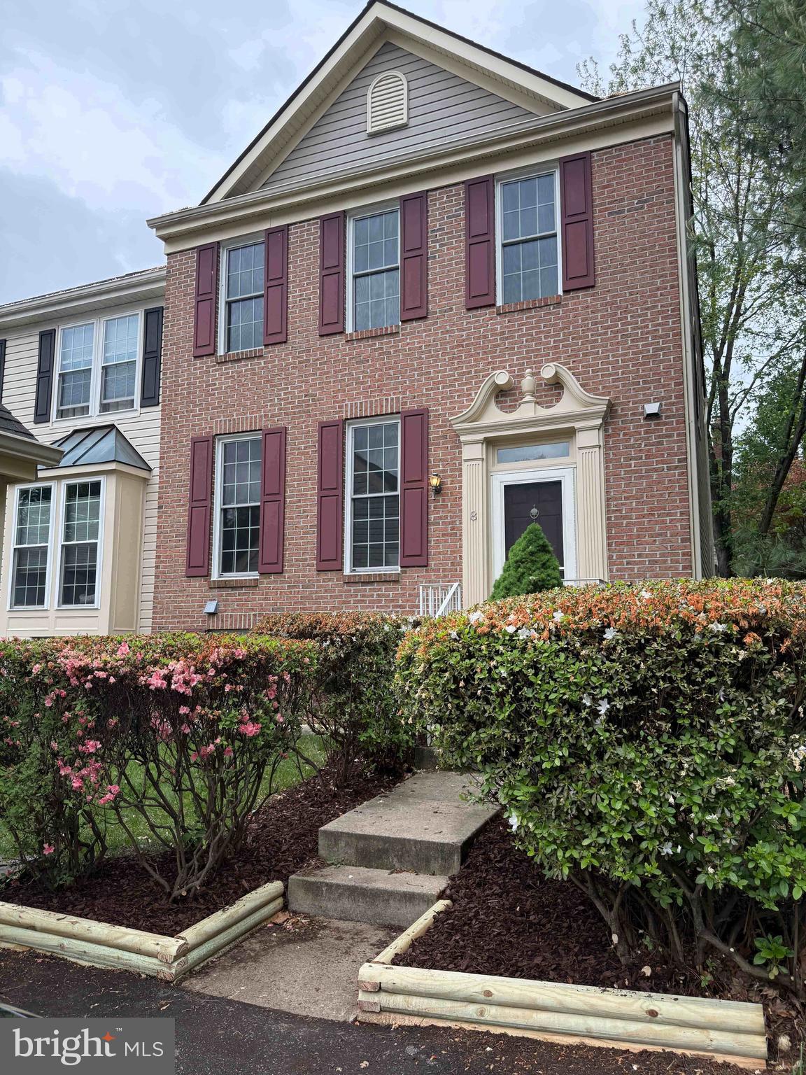 8 WINTER GARDEN COURT