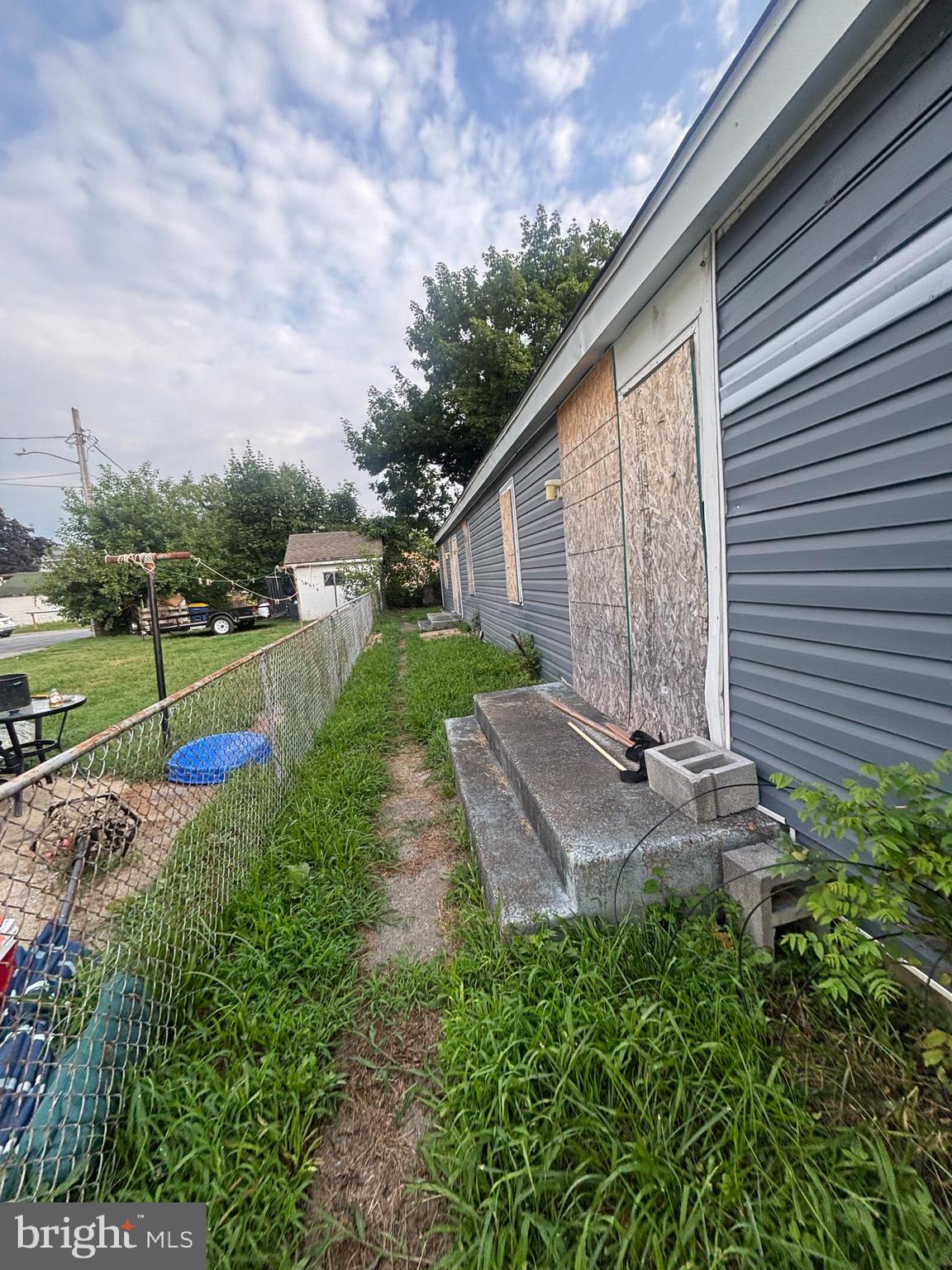 415 W DIVISION STREET